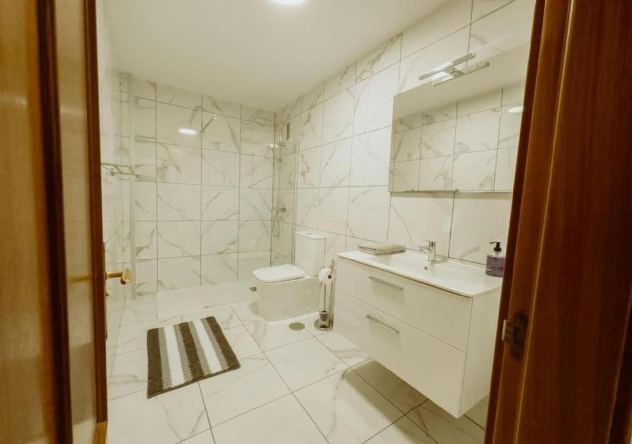 Seaview Splendor 2 Bedroom Modern Comfort Apartment *