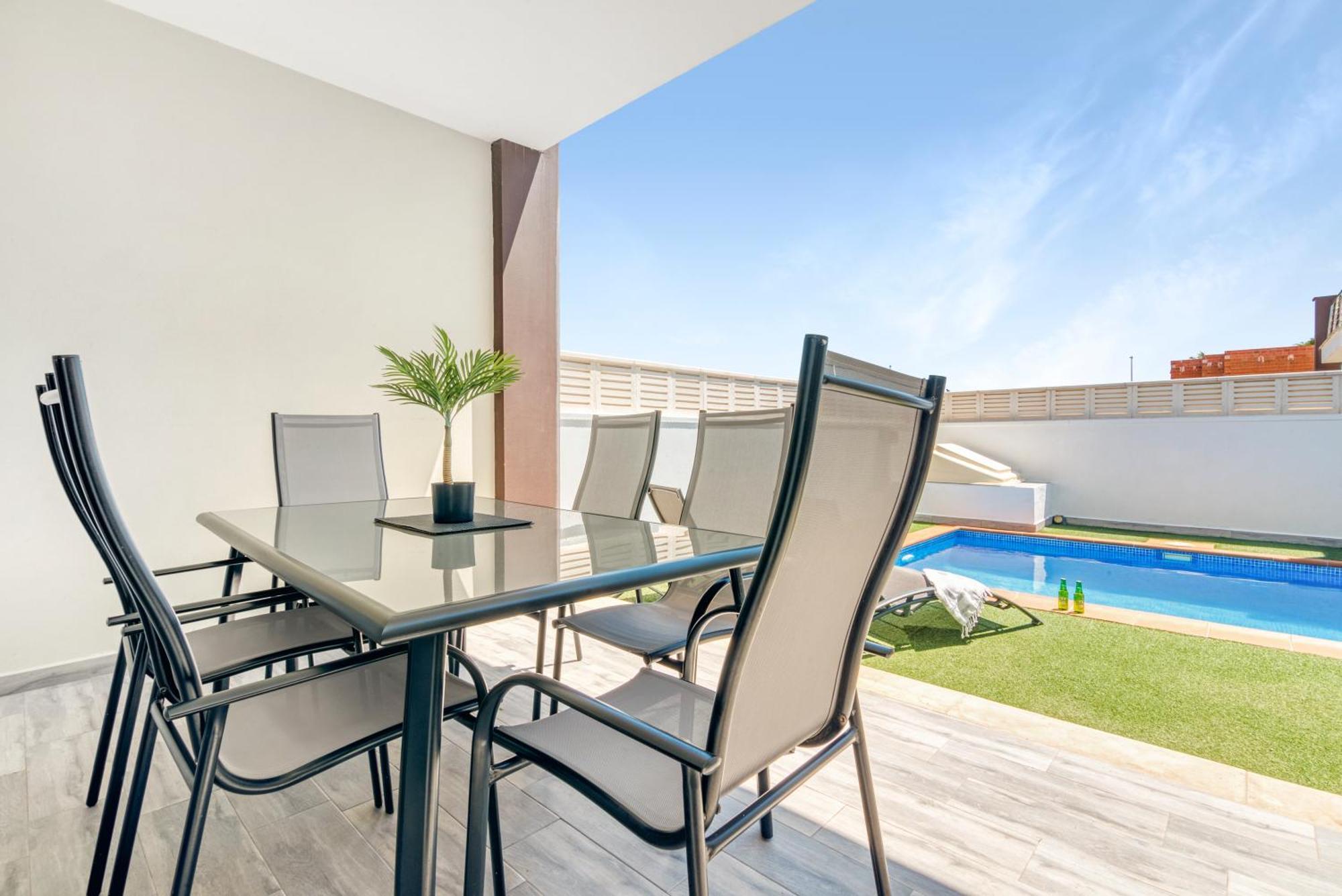 Сasa de vacaciones Horizon Blue I Private Pool Luxe I Free Parking I 3br Verger