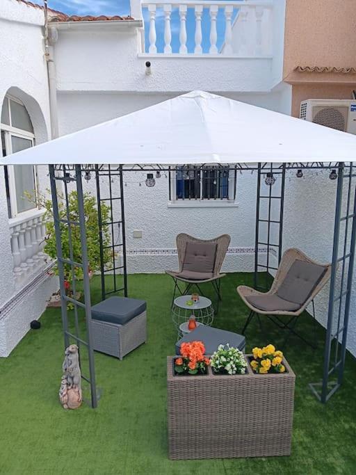 Сasa de vacaciones In La Marina With Cozy Garden And Private Solarium