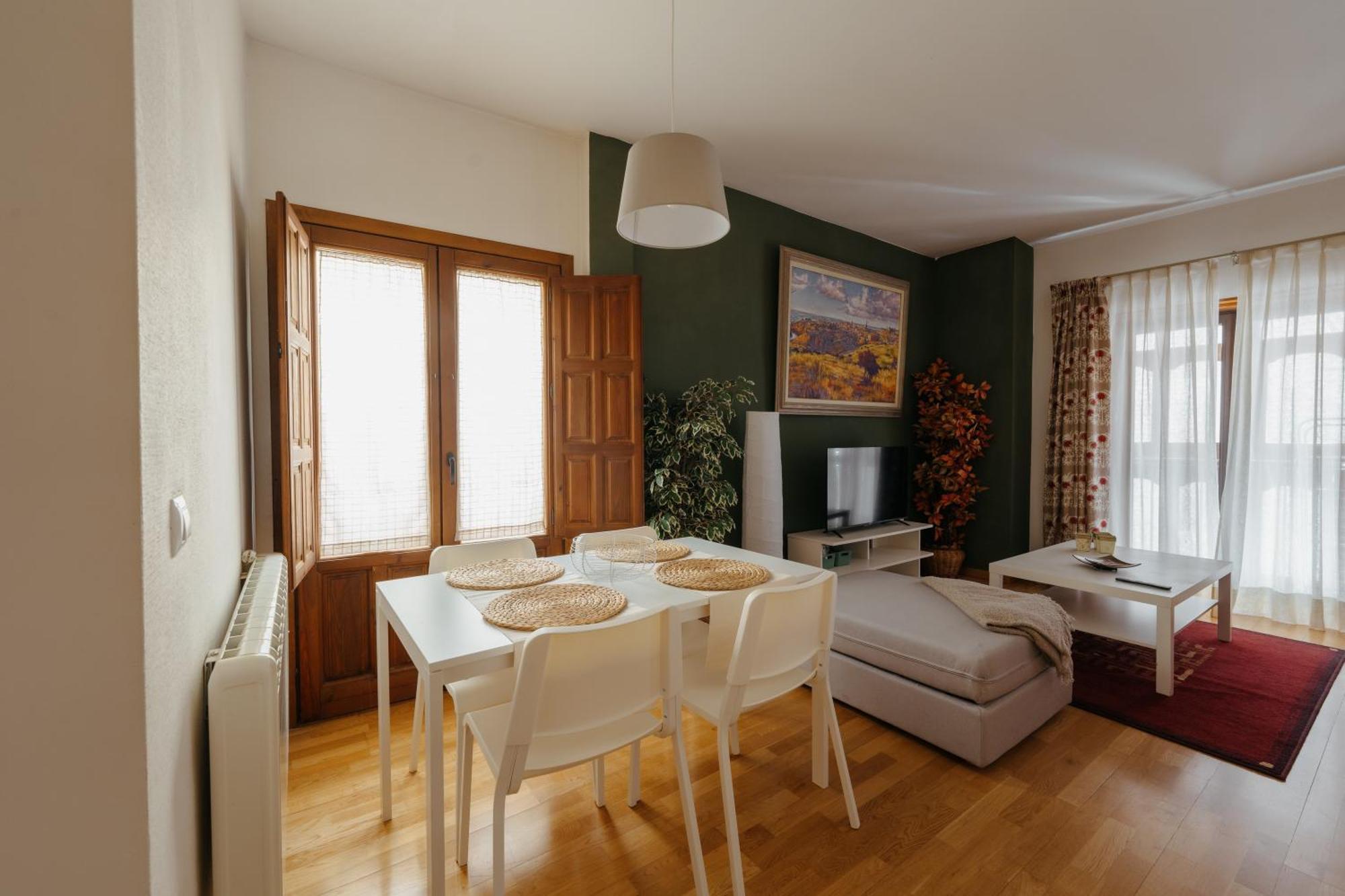 Serranos Apartment *