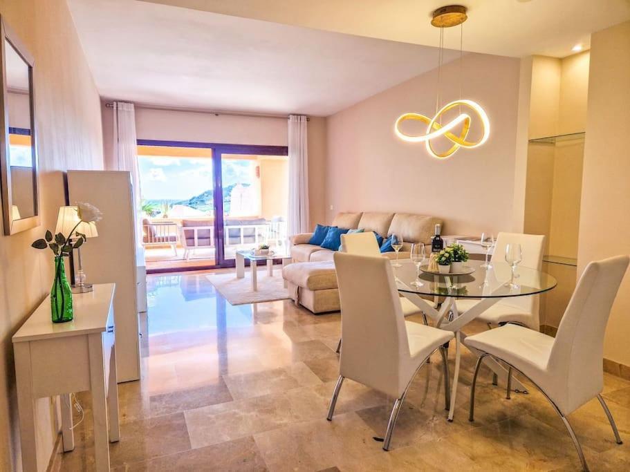 Apartment In Coto Real Duquesa - Sea View & Pools *
