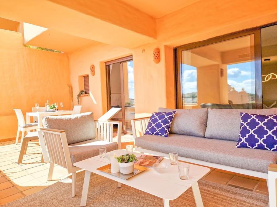 Apartment In Coto Real Duquesa - Sea View & Pools *