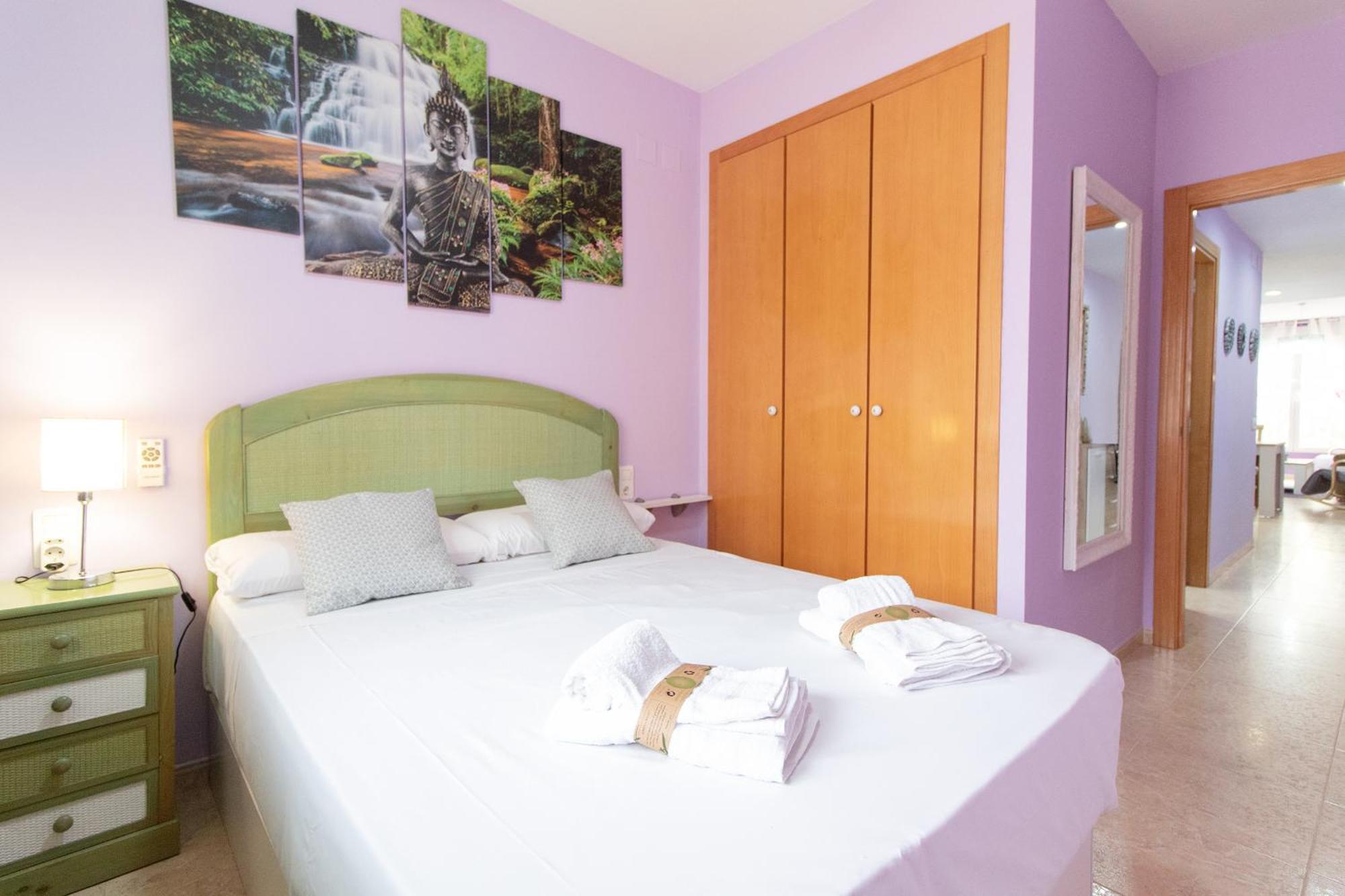 Global Properties, Estudio Parejas En La Playa Del * Sagunto
