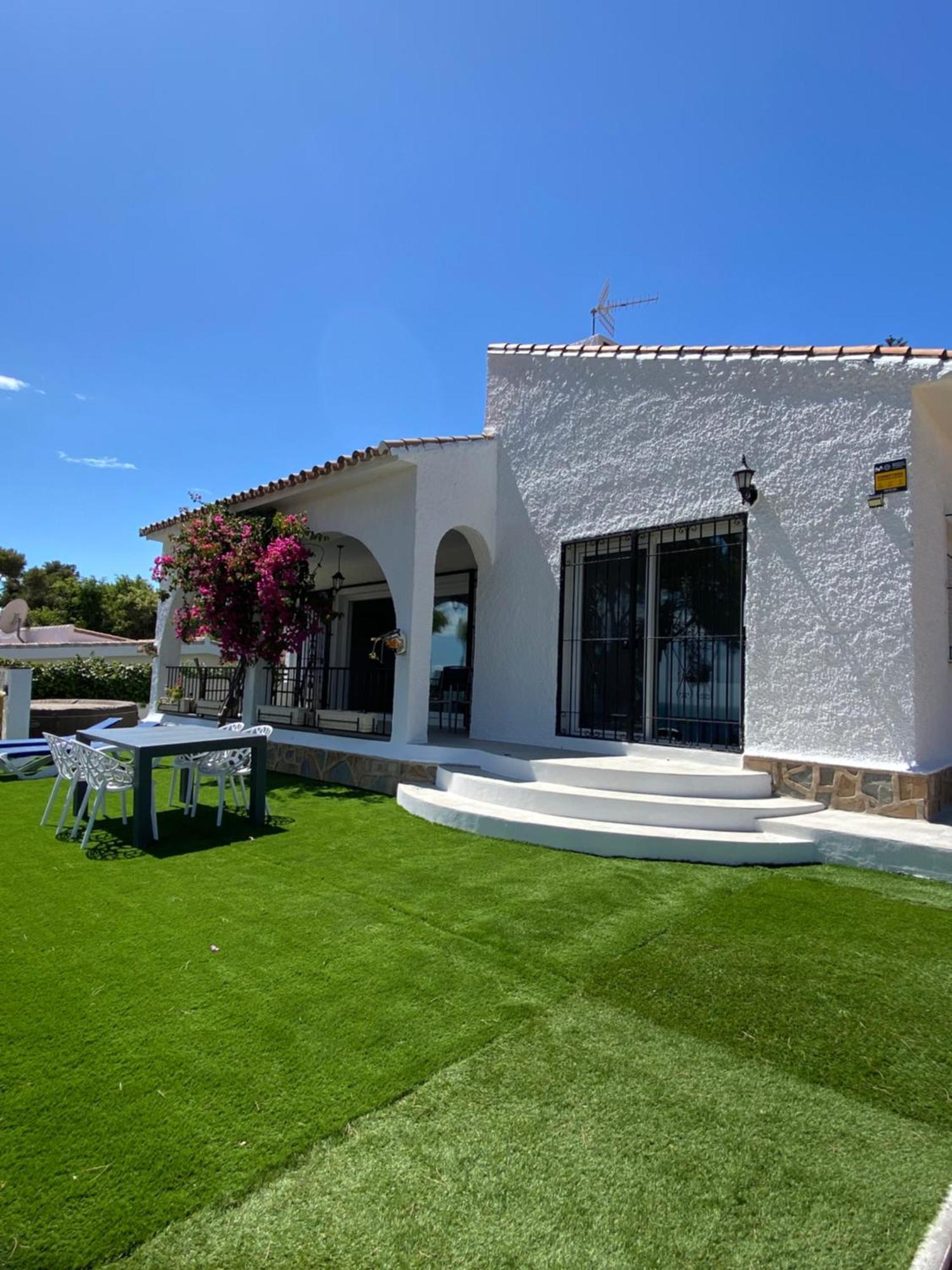 Independent House El Bosque *