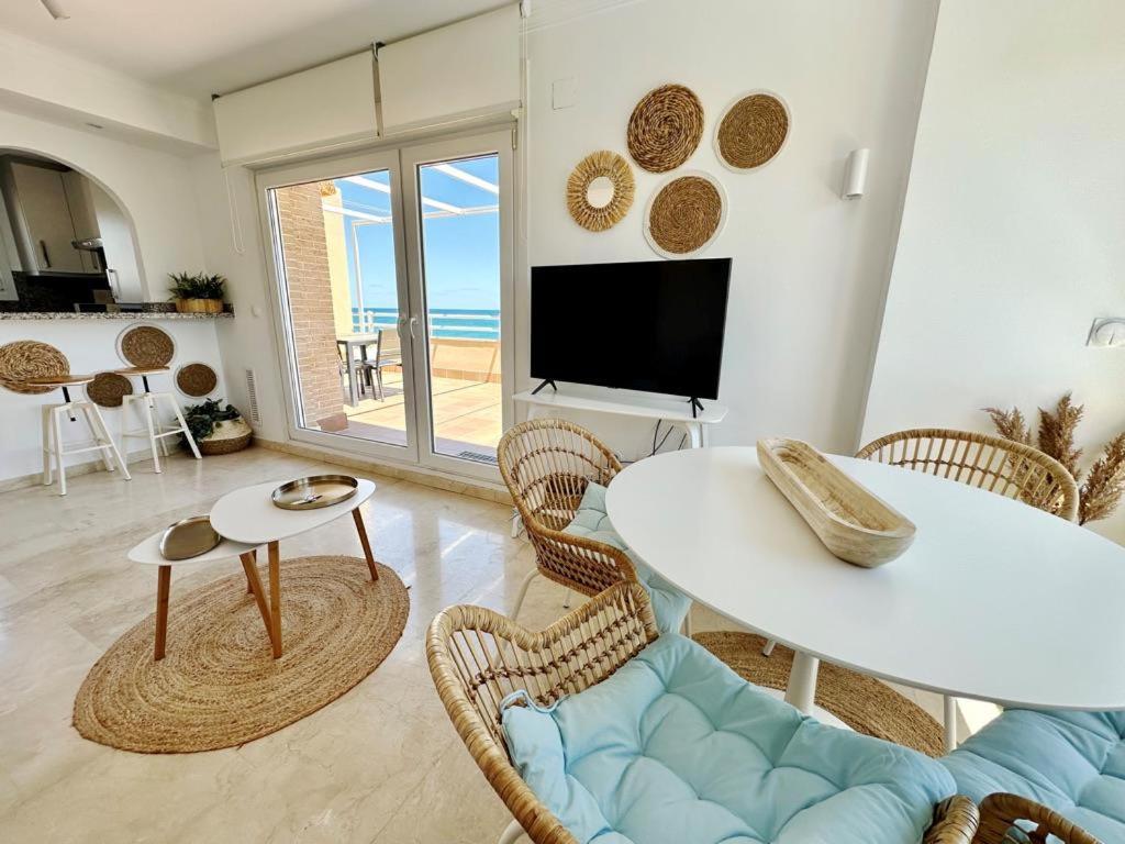Atico Espectacular Piscina Privada Frontal Al Mar Apartamento