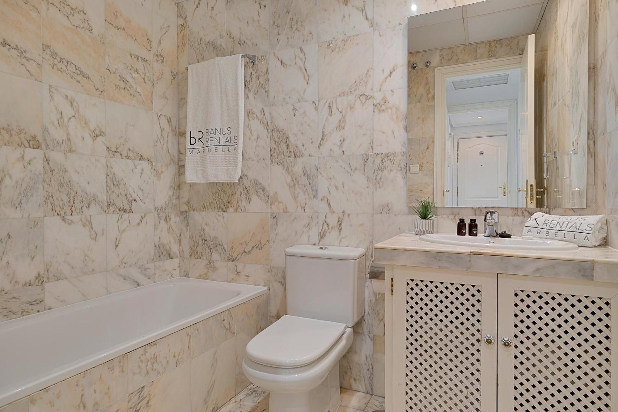 2 Bedroom In Medina Garden - Puerto Banus Apartment Marbella