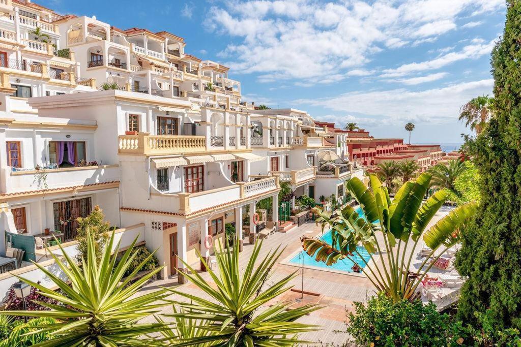 Apartamento Stylish Design With Ocean, Pool View, King Size Bed, Wifi, Smart Tv, Free Parking 2 Pools Access Costa Adeje (Tenerife)