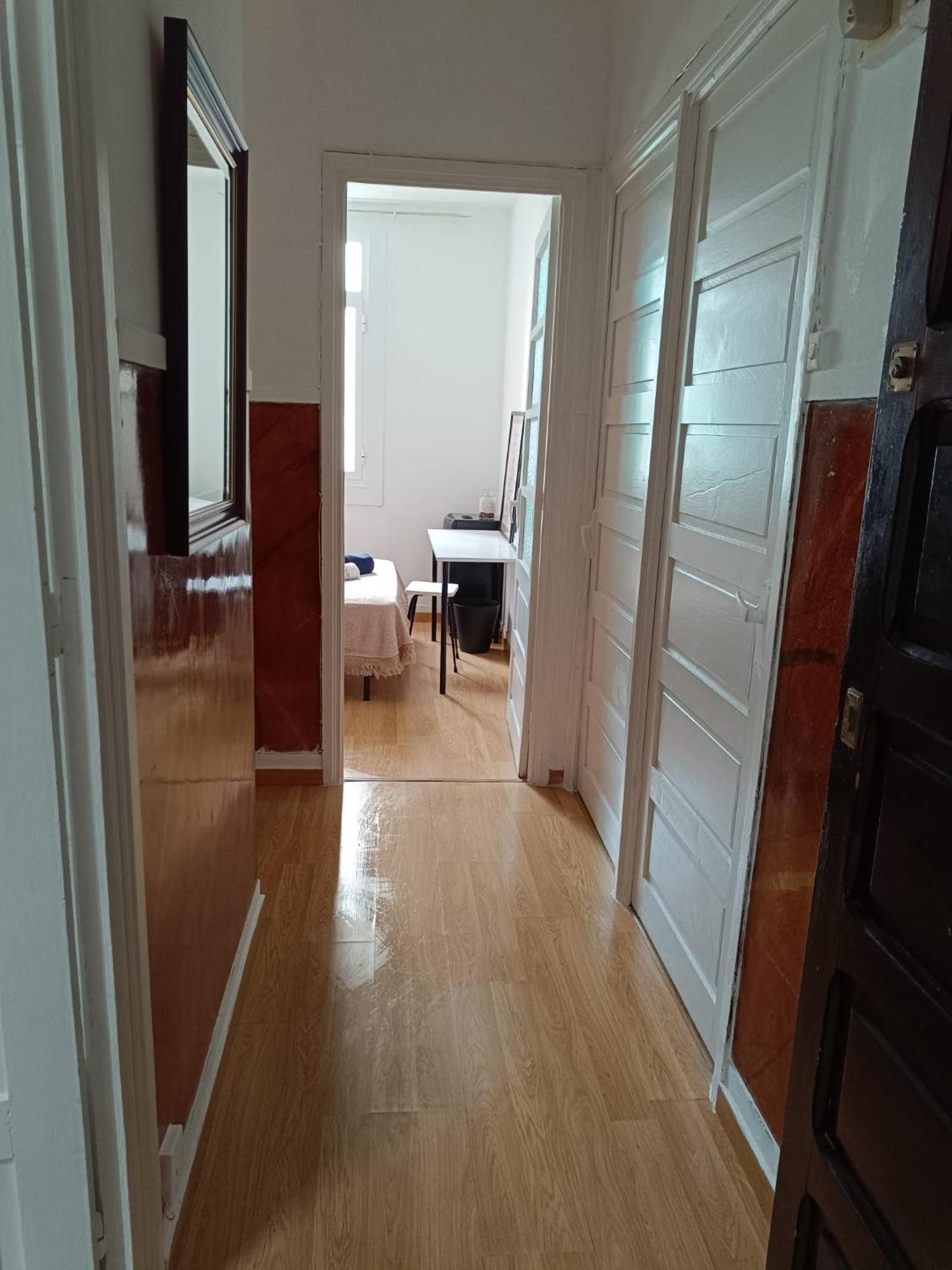 Piso Antiguo, Muebles Viejos, Muy Sencillo, Alquilado En Invierno A Estudiantes, Sin Ascensor, Cocina Antigua A Gas, Edificio Muy Antiguo Apartamento A Coruña