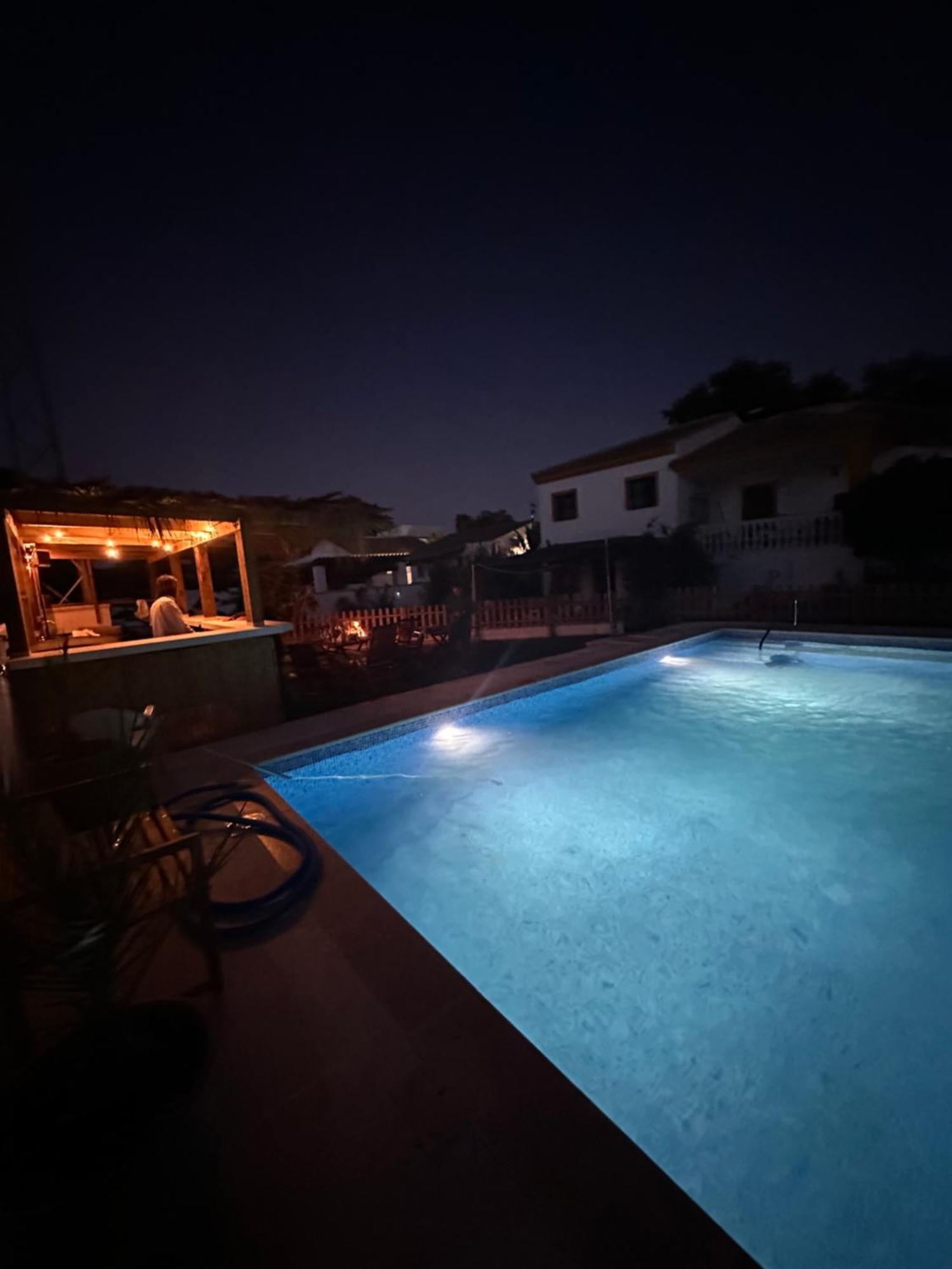 Paraiso De La Luz 7 Bedrooms, Swimming Pool & 4 Bathrooms *