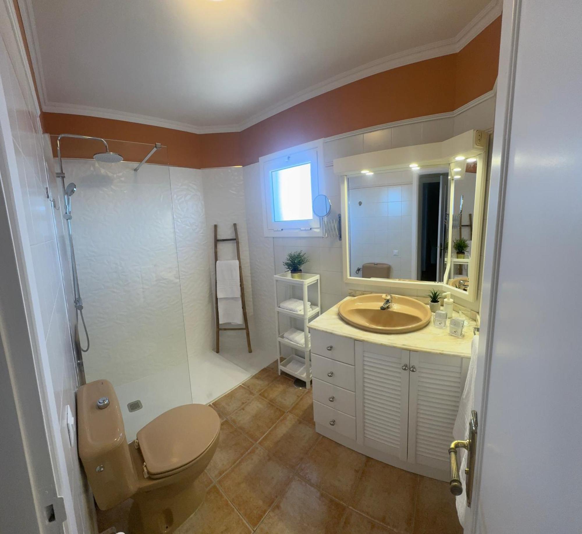 Apartamento Maravilloso Duplex Frente Al Mar Con Parking Propio A Pie De Playa Radazul