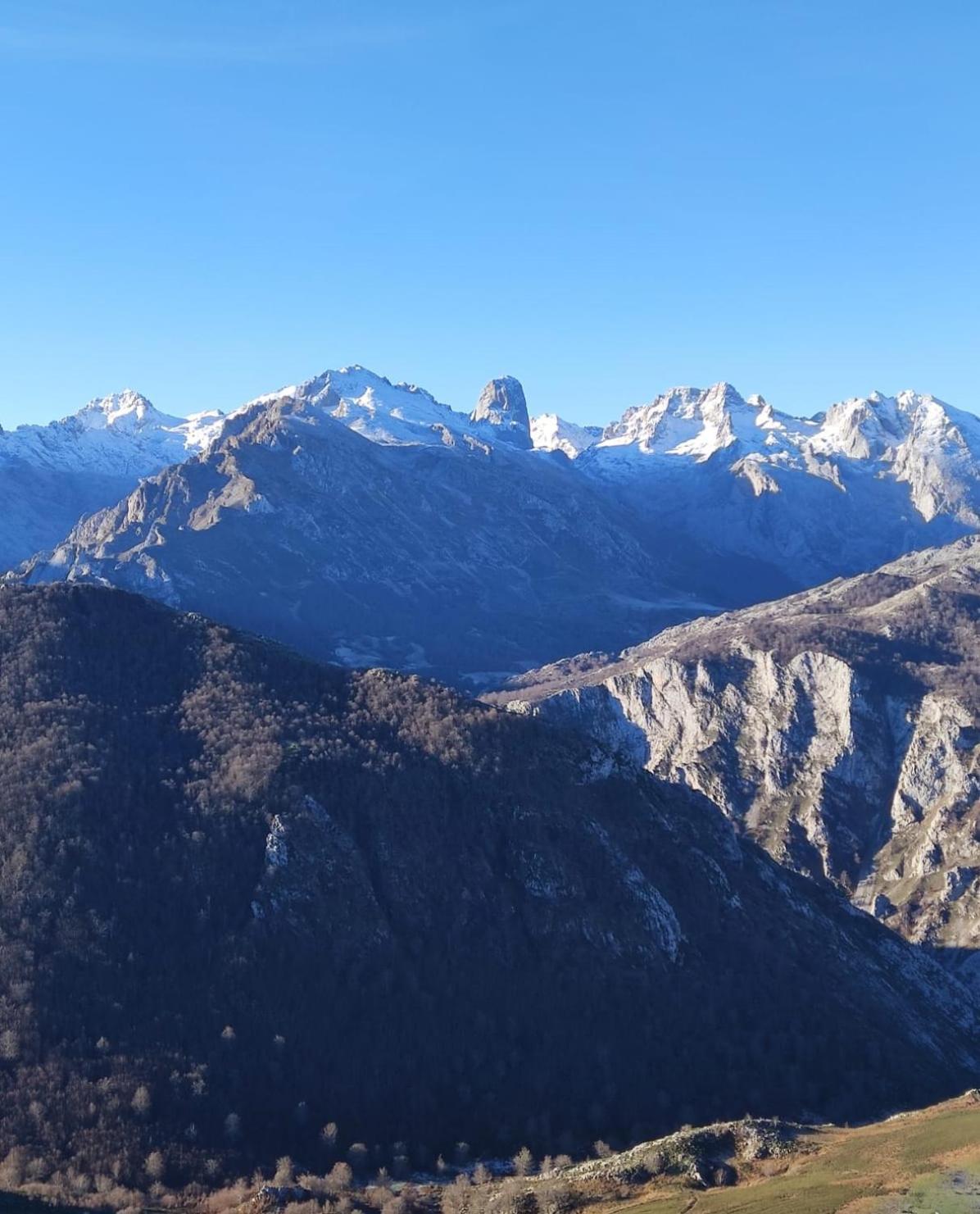 La Casina De De Cabrales Dentro Del Parque Nacional Picos De Europa * Tielve