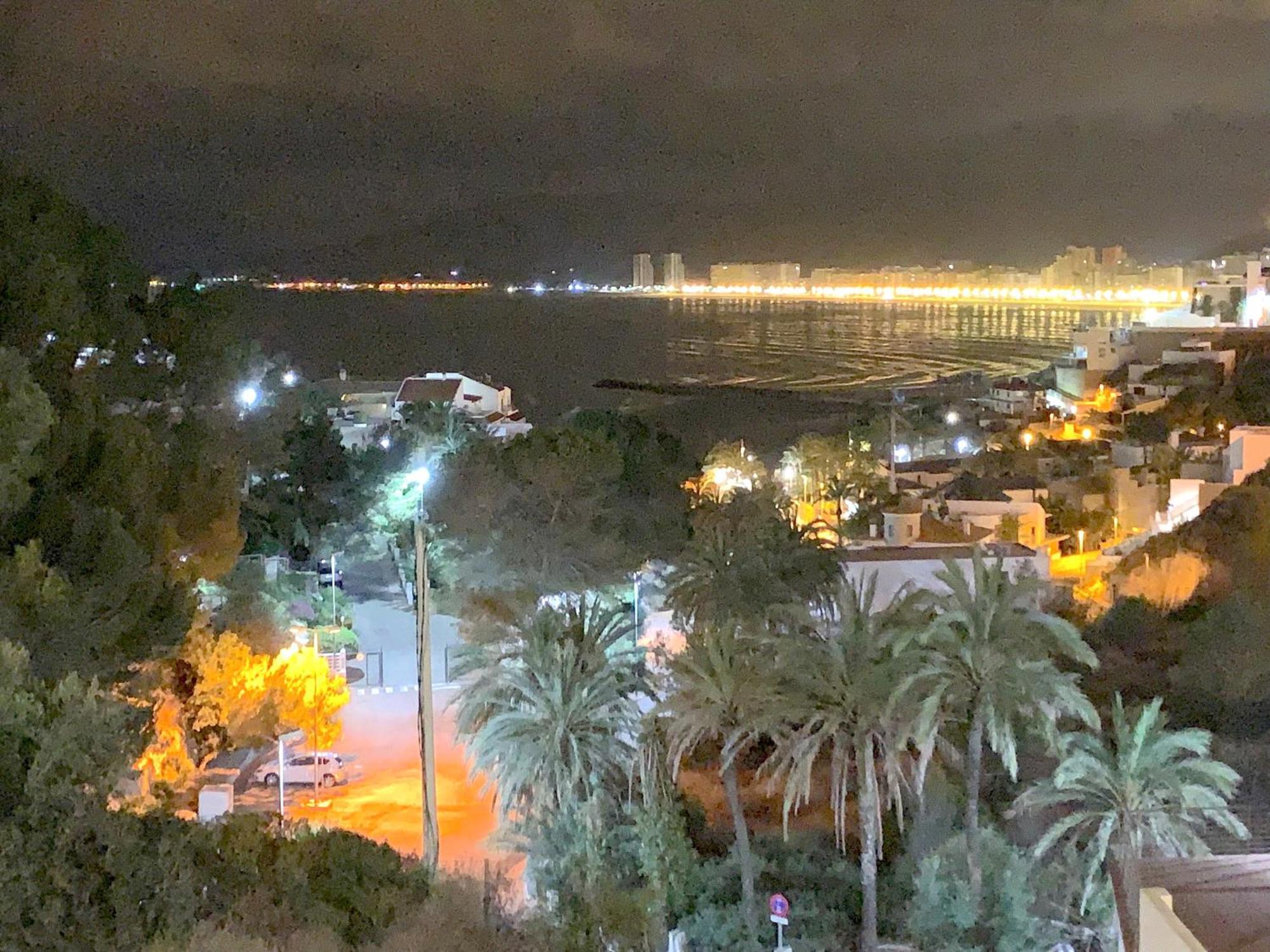 Royal - With Sea View & Terrace Apartment *