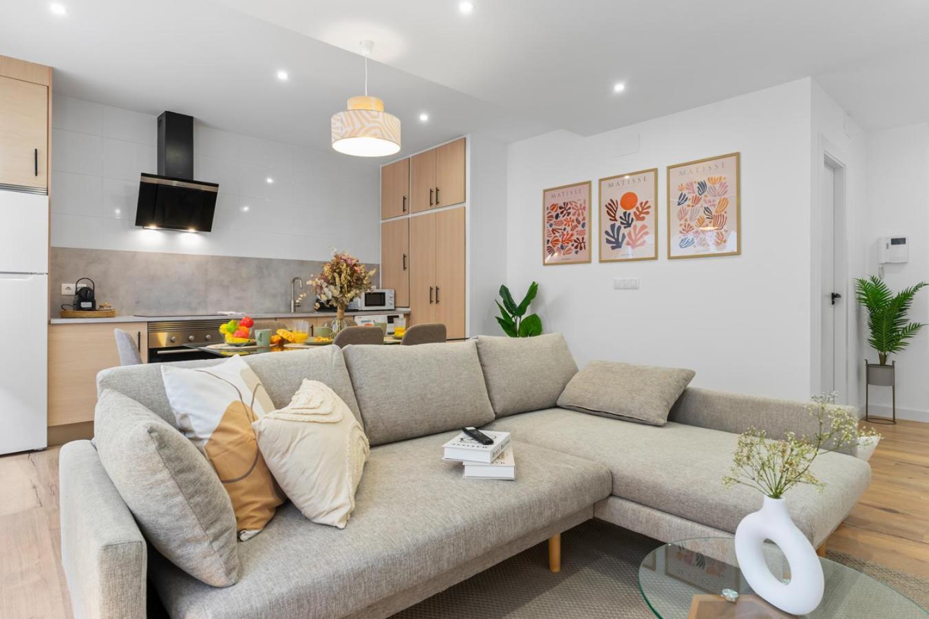 Matisse, Totalmente Reformado Y Modernista Apartamento