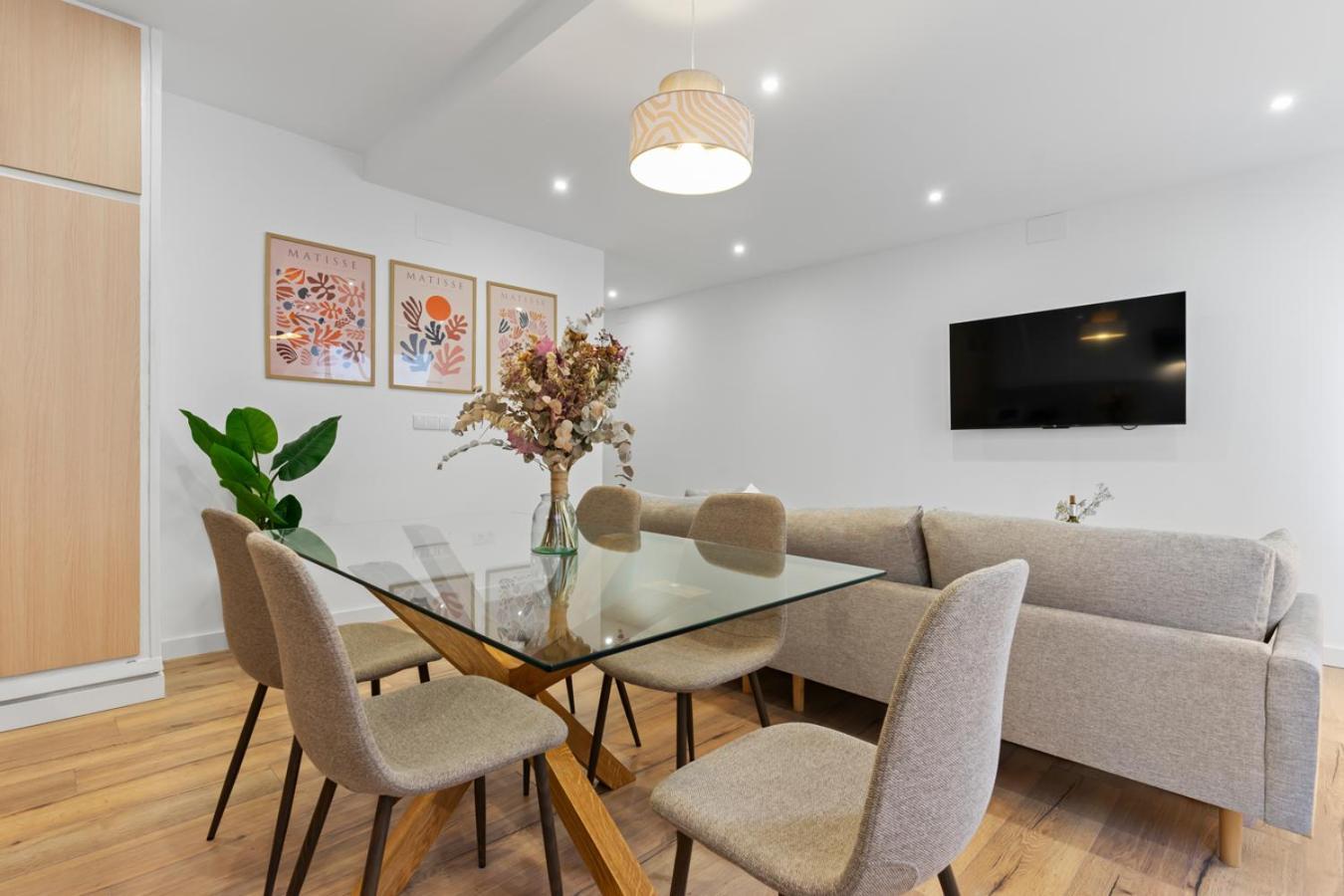 Matisse, Totalmente Reformado Y Modernista Apartamento Gijón