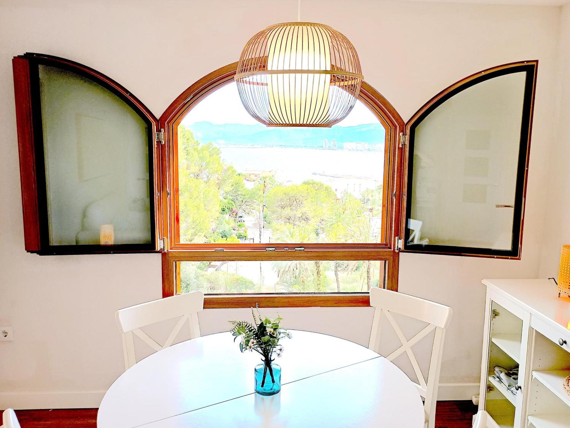 Royal - With Sea View & Terrace Apartment