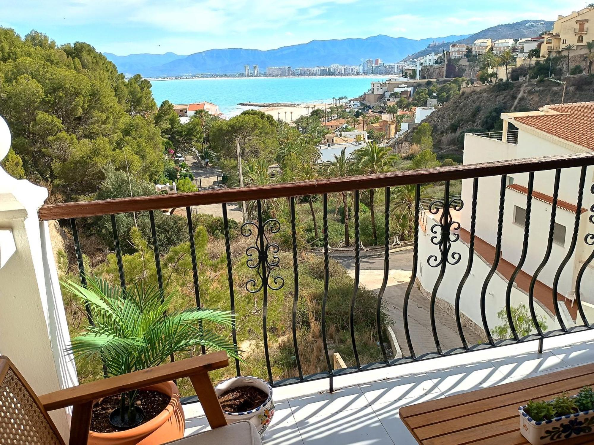 Royal - With Sea View & Terrace Apartment