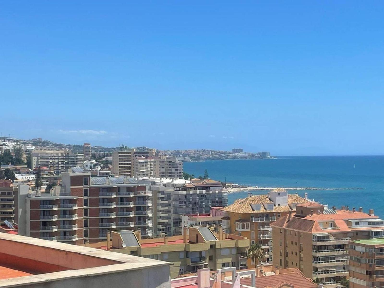 Lujoso Atico Con Vistas Al Mar, Piscina & Parking Apartment