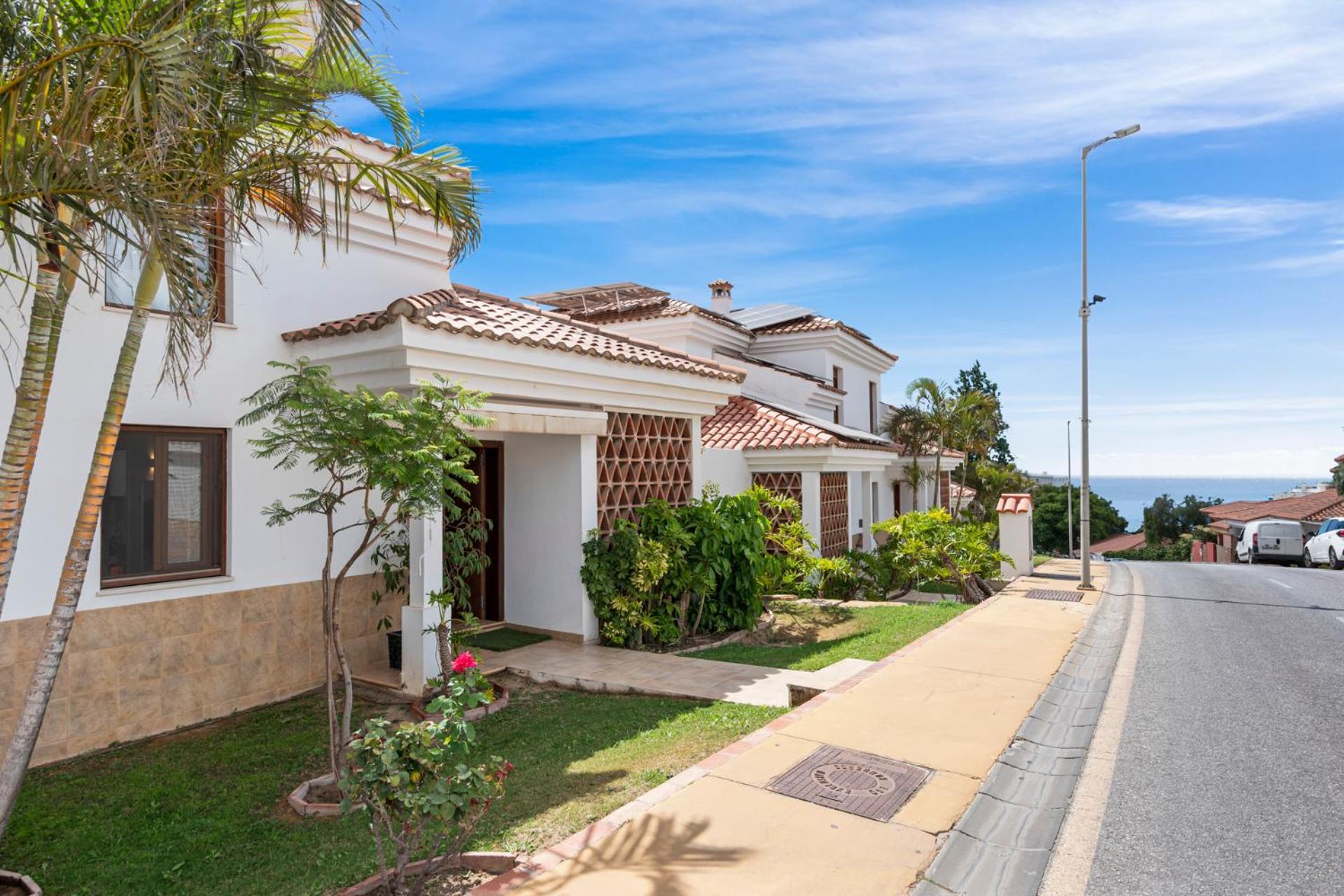 El Higueron Townhouse With Private Pool By Costarentals - Ref 252 Villa *