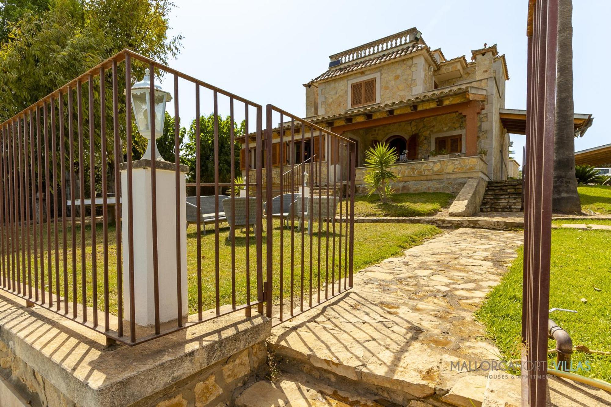 Alejandra Villa Alcudia (Mallorca)