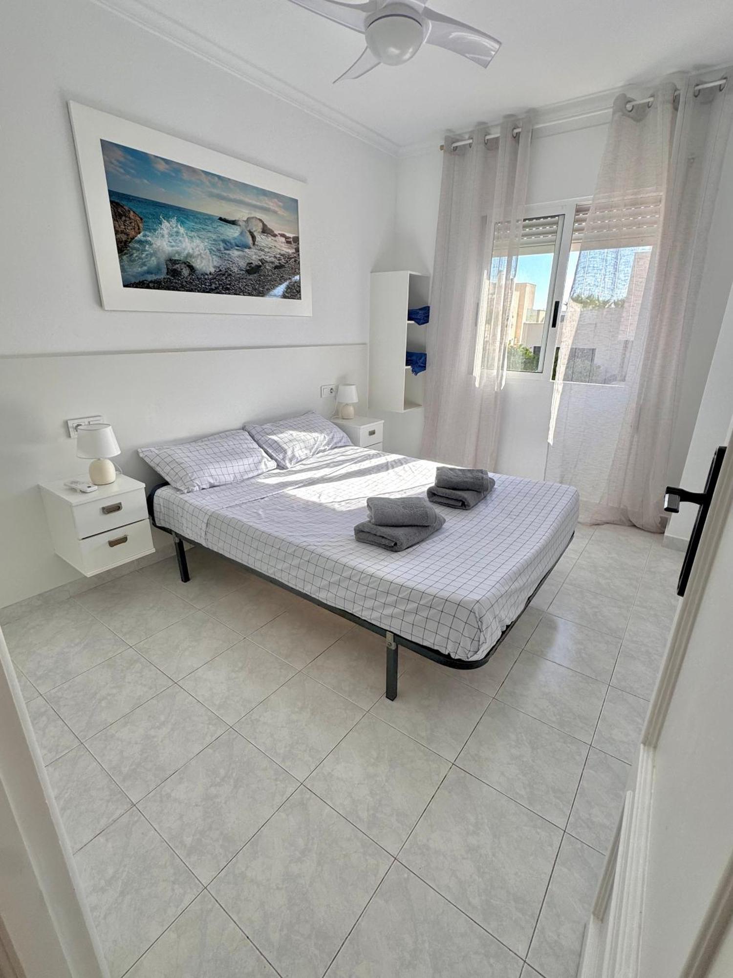 With Big Swimming Pool In La Mata, Torrevieja Apartamento *