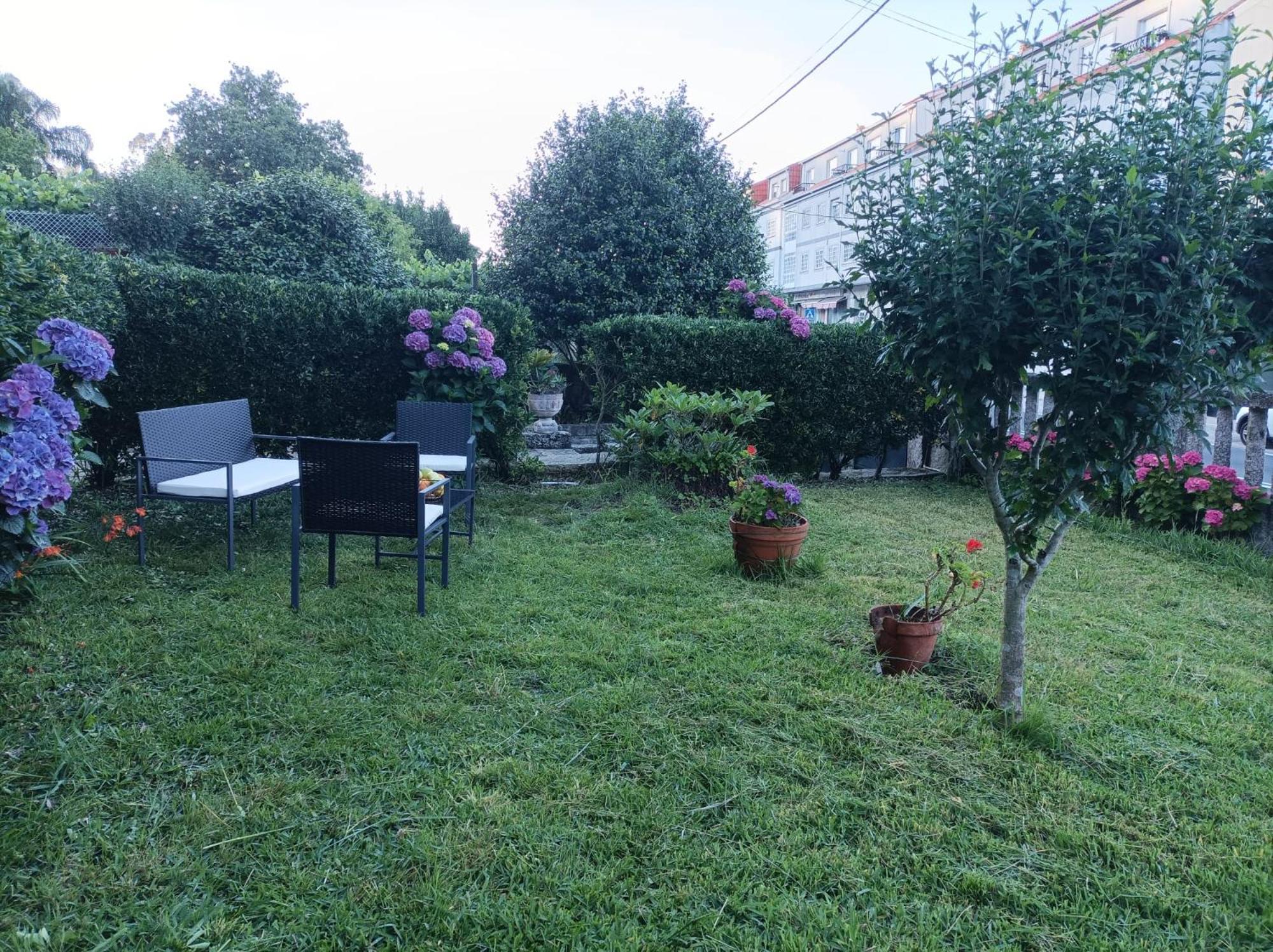 Acogedor Con Jardin *