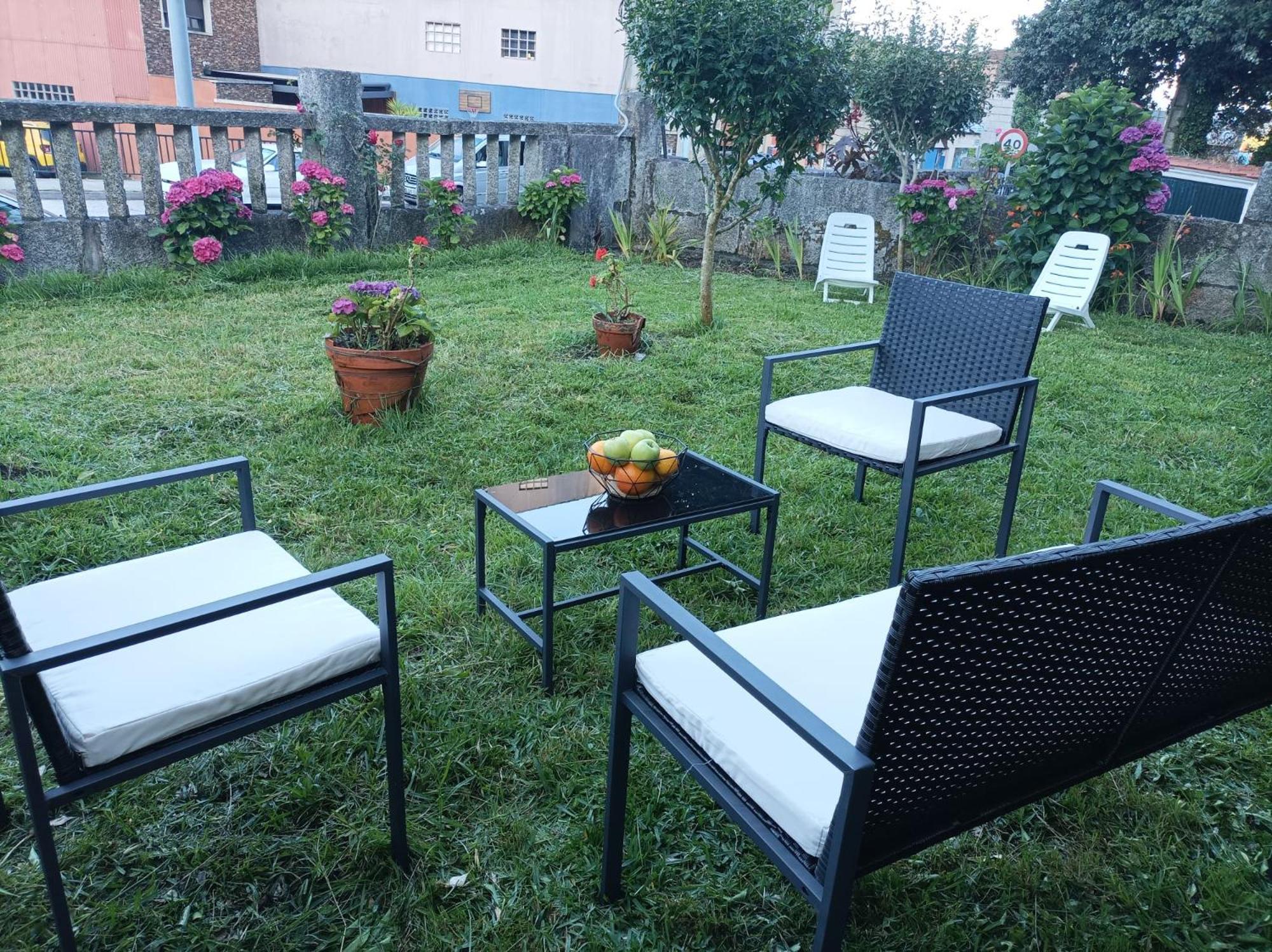 Acogedor Con Jardin *
