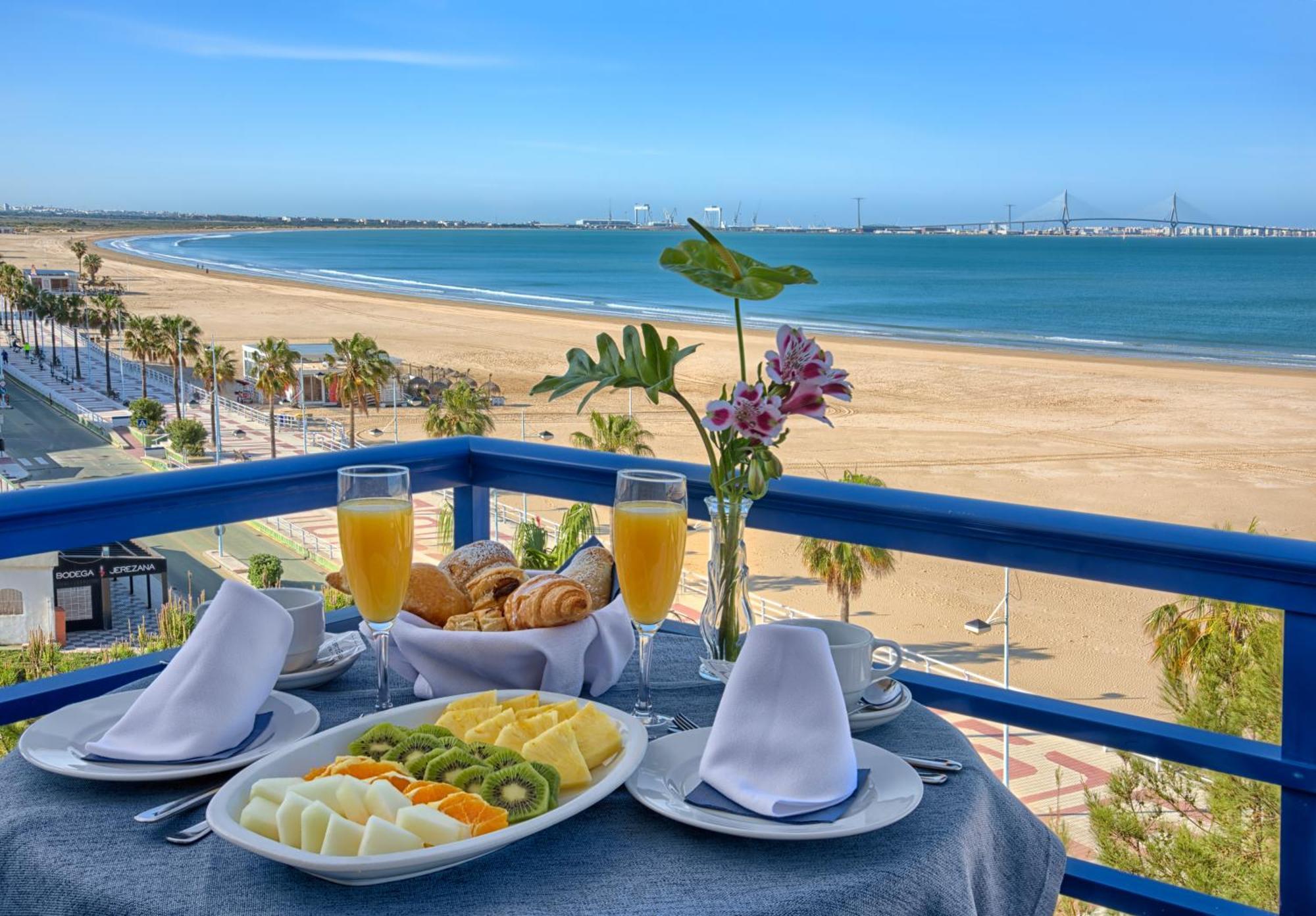 Hotel Puerto Bahia & 4*