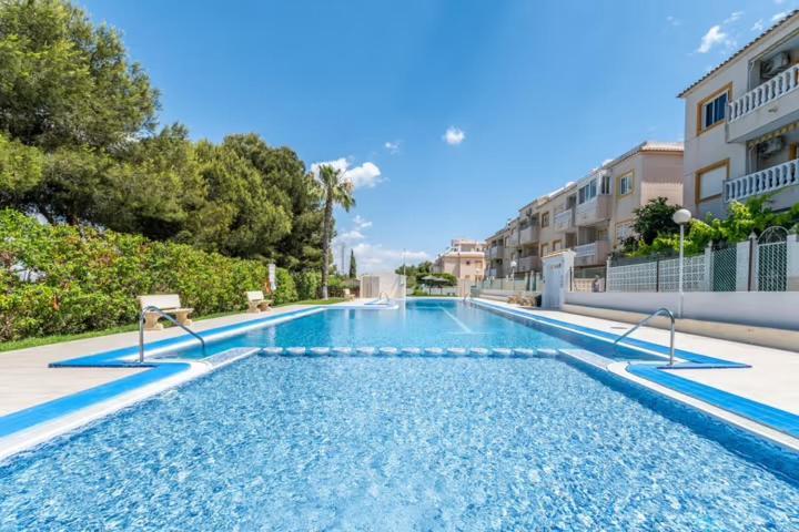 Bajo Con Terraza Y Piscina Apartment Torrevieja