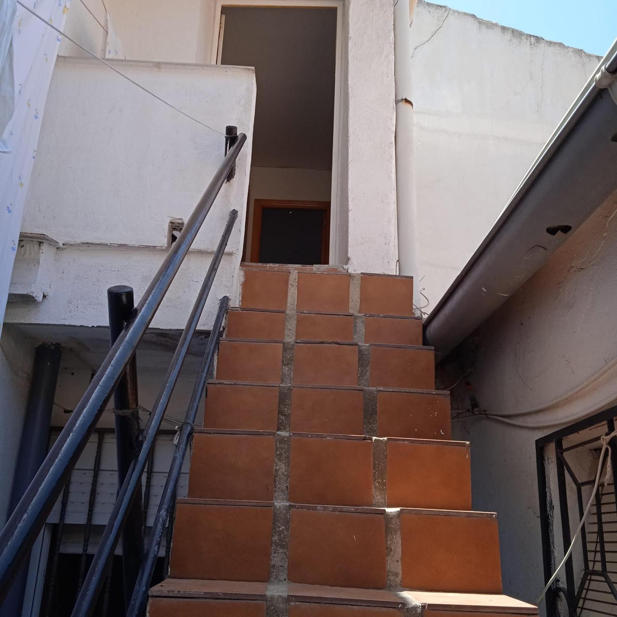 Charming House In With Full Amenities *