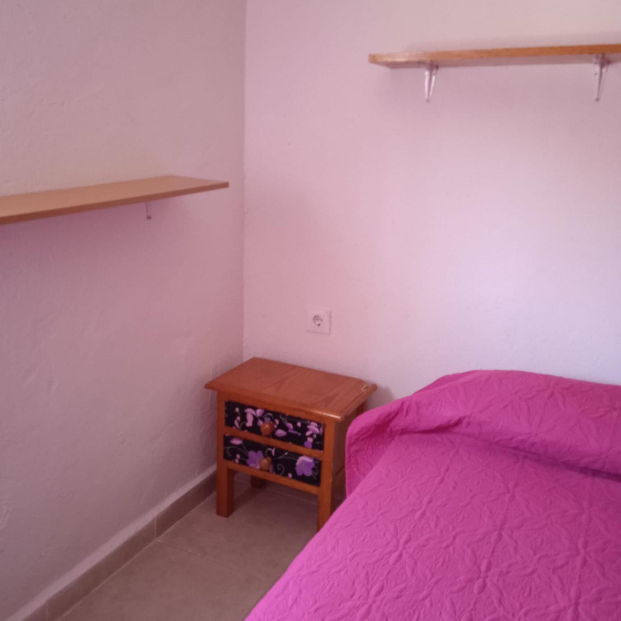 Charming House In With Full Amenities *