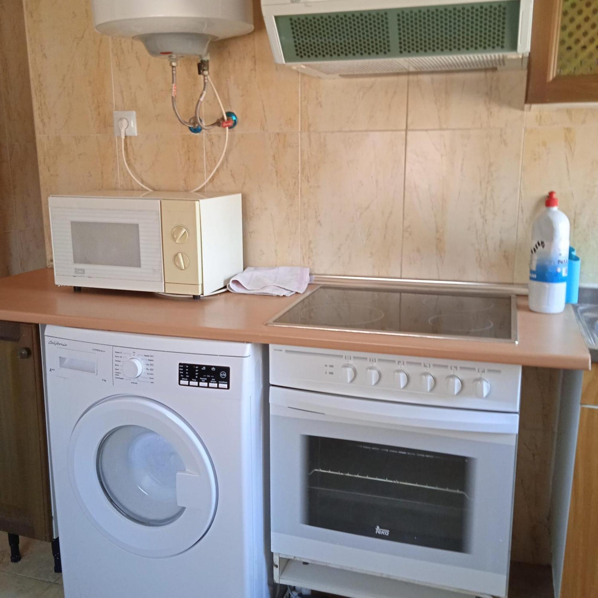 Charming House In With Full Amenities *