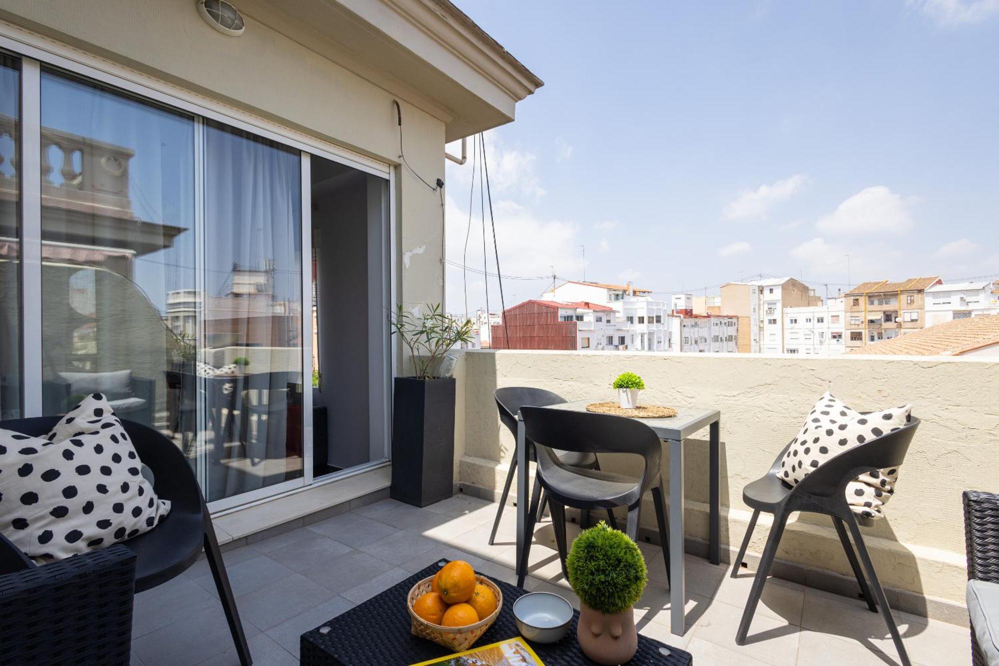 Stylish 2 Bedroom Ac Wifi Terrace Attic In Center