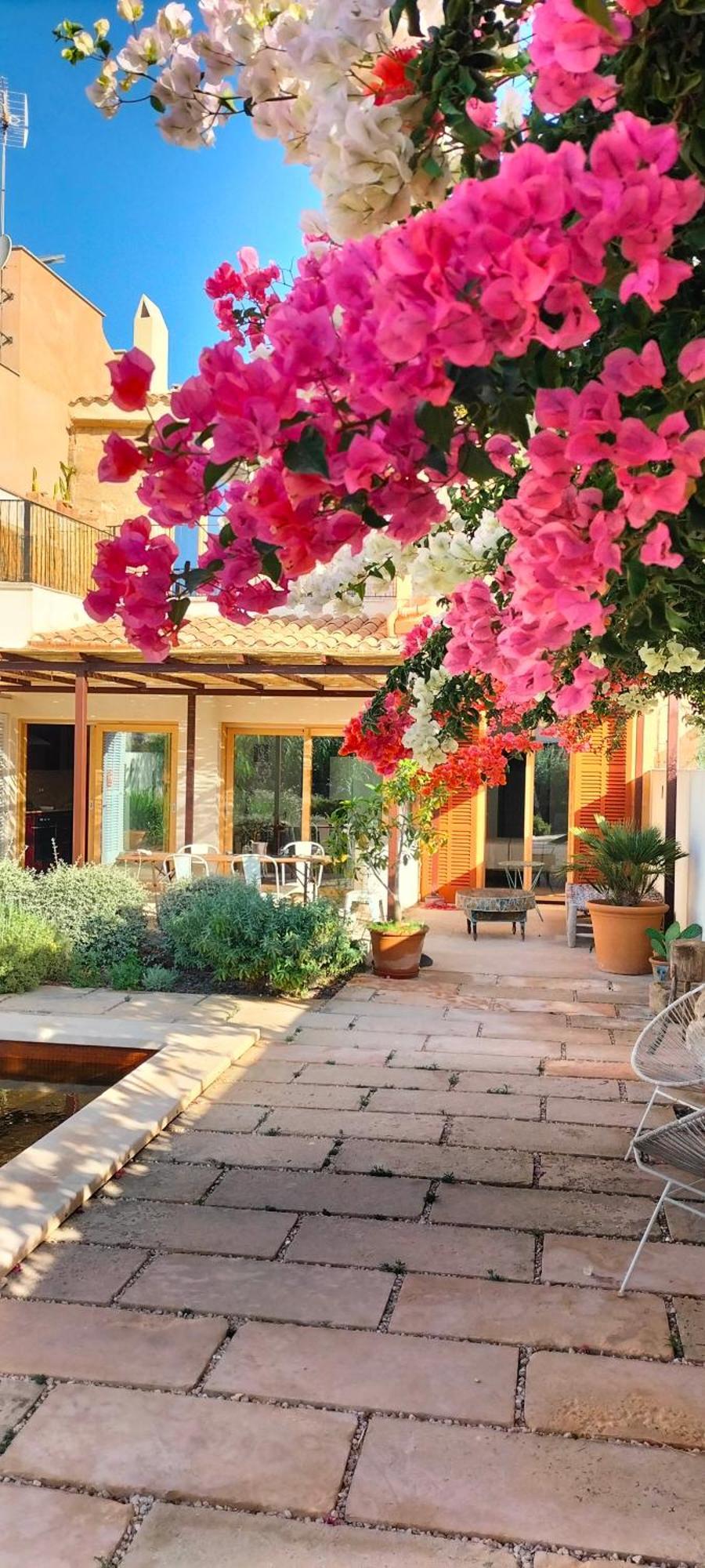 Idayvuelta & With Private Pool Guest house *