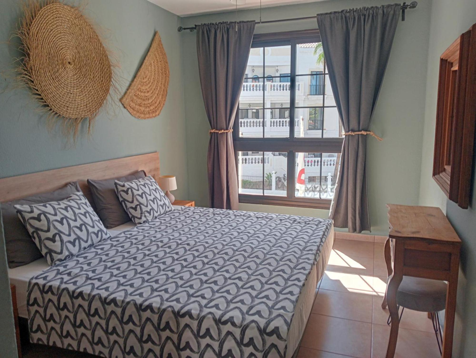 Greatly Located With Heated Pool, Cristianos Los Cristianos (Tenerife)