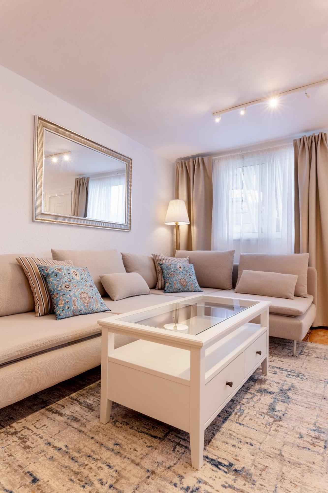 Elegant, Comfortable Penthouse With Scenic Views *