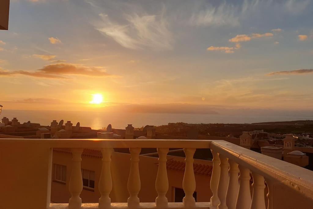 Rockin' View - 2 Bedroom Great Terrace, Parking, Pool Apartamento