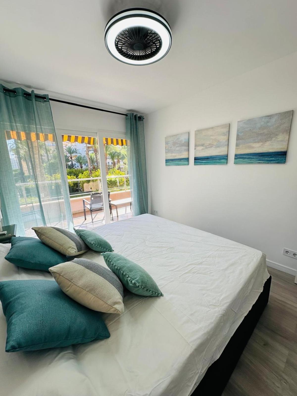 El Palmeral- Vistas, Sea View, Seasonal Pool Apartamento *