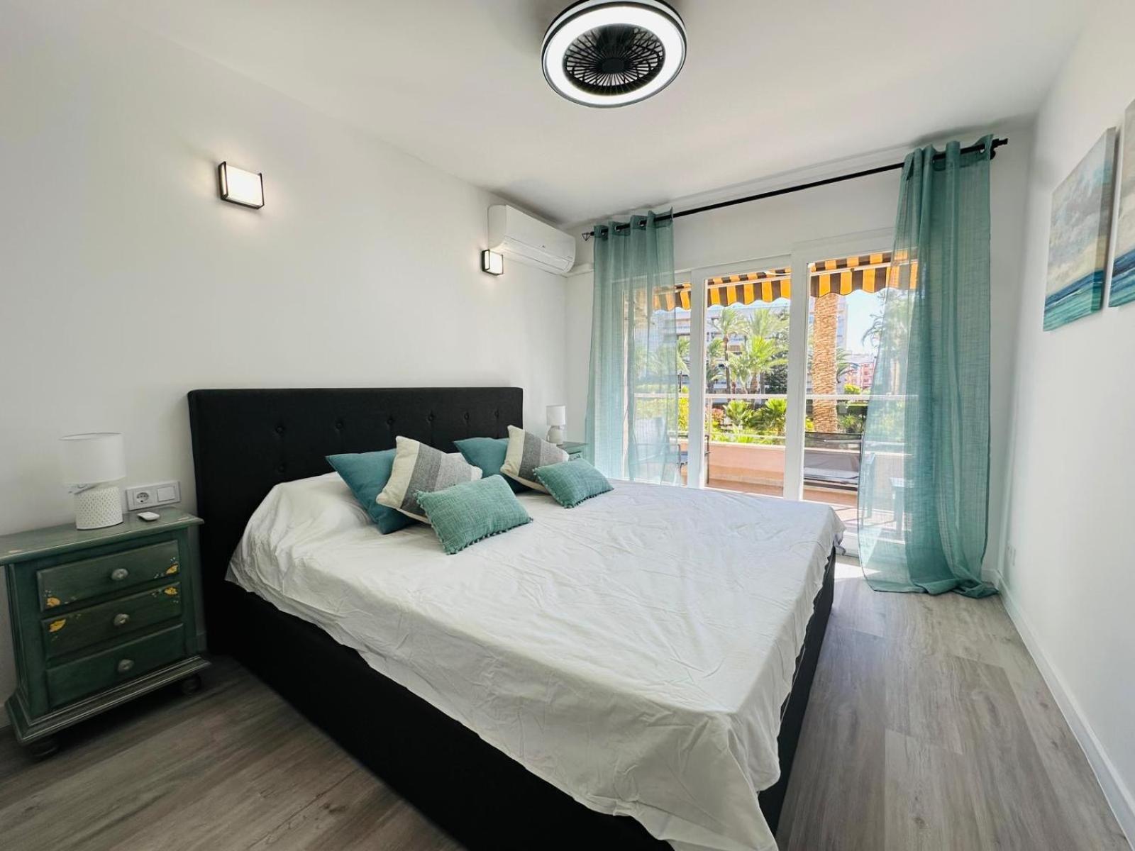 Apartamento El Palmeral- Vistas, Sea View, Seasonal Pool *