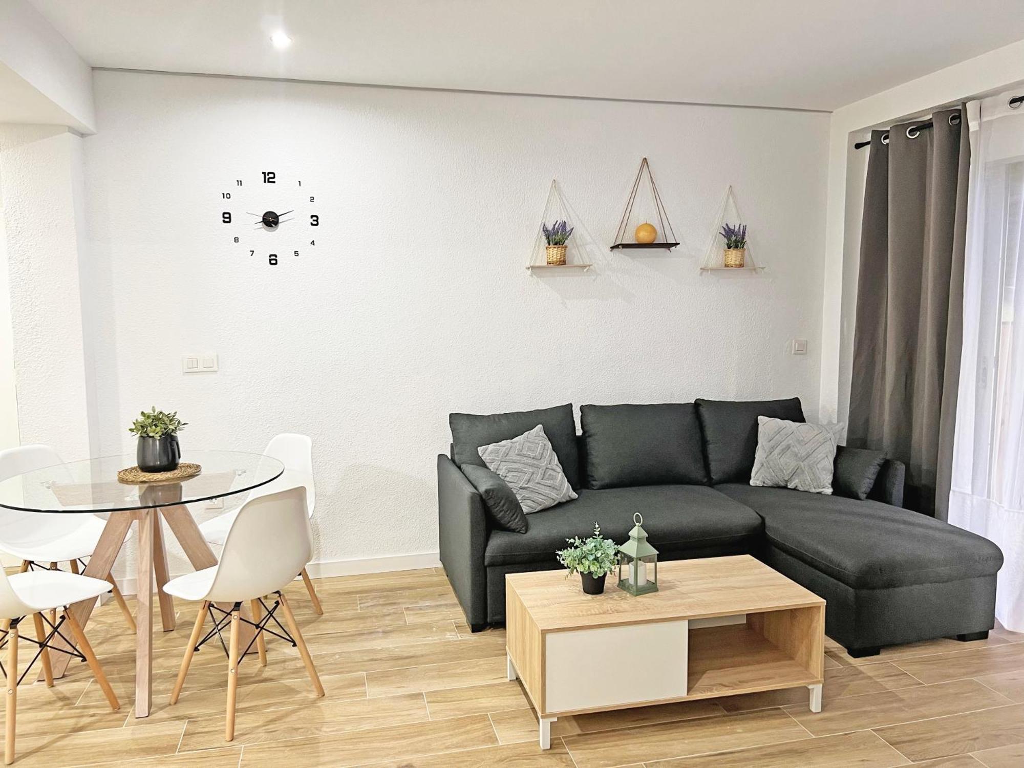 Apartamento Coqueto Con Piscina, Nuevo A 50m Del Mar, Parking Gratis *