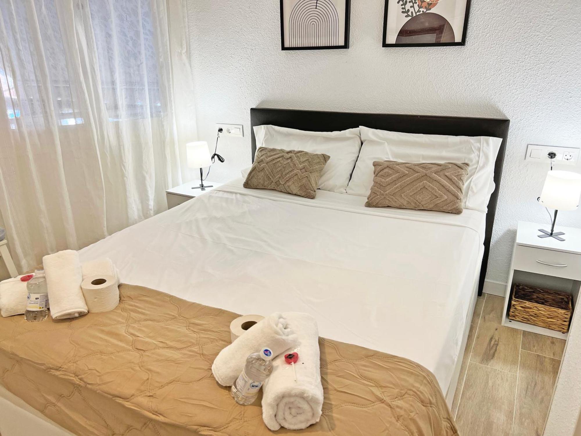 Apartamento Coqueto Con Piscina, Nuevo A 50m Del Mar, Parking Gratis *