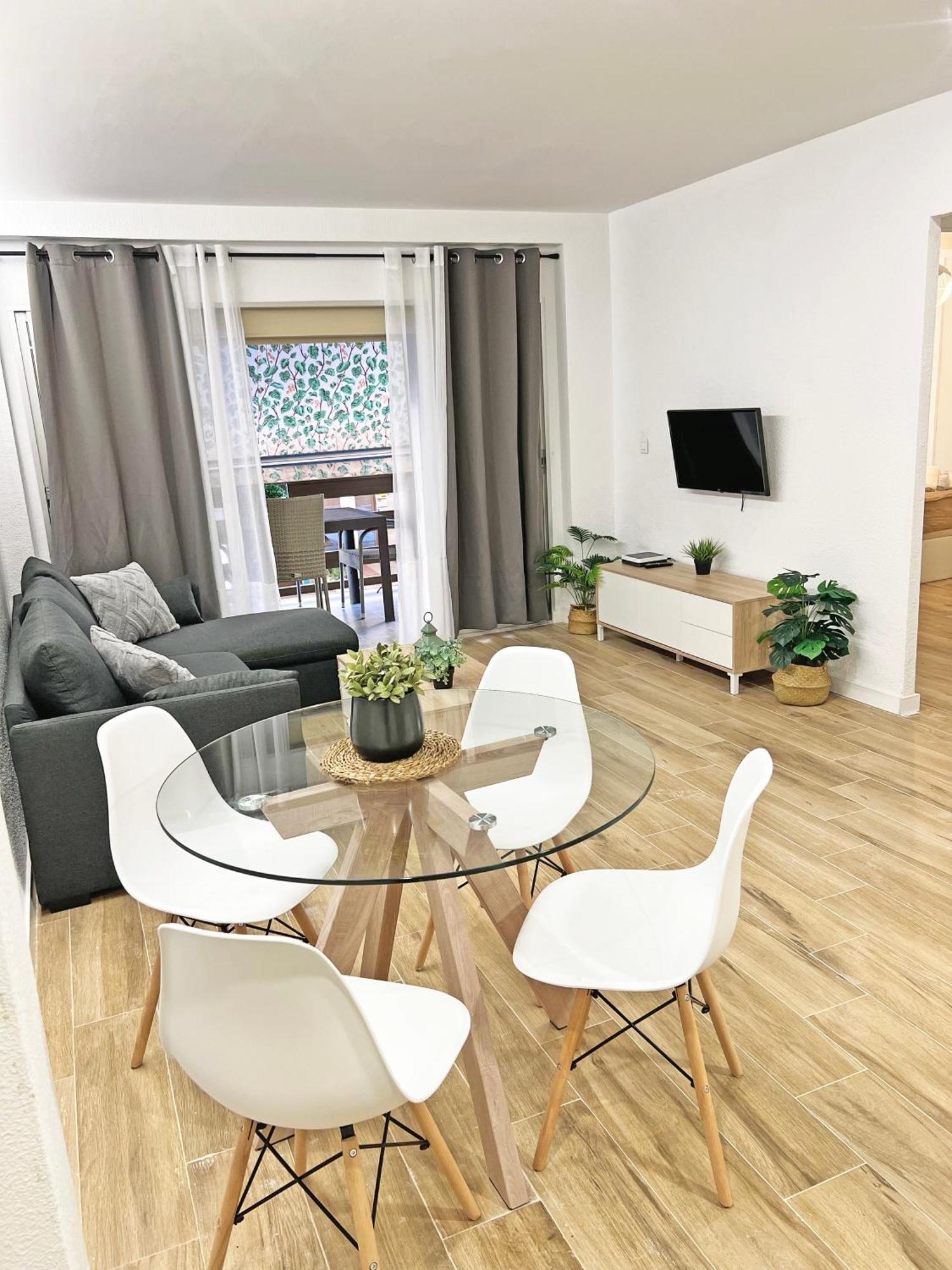Apartamento Coqueto Con Piscina, Nuevo A 50m Del Mar, Parking Gratis *
