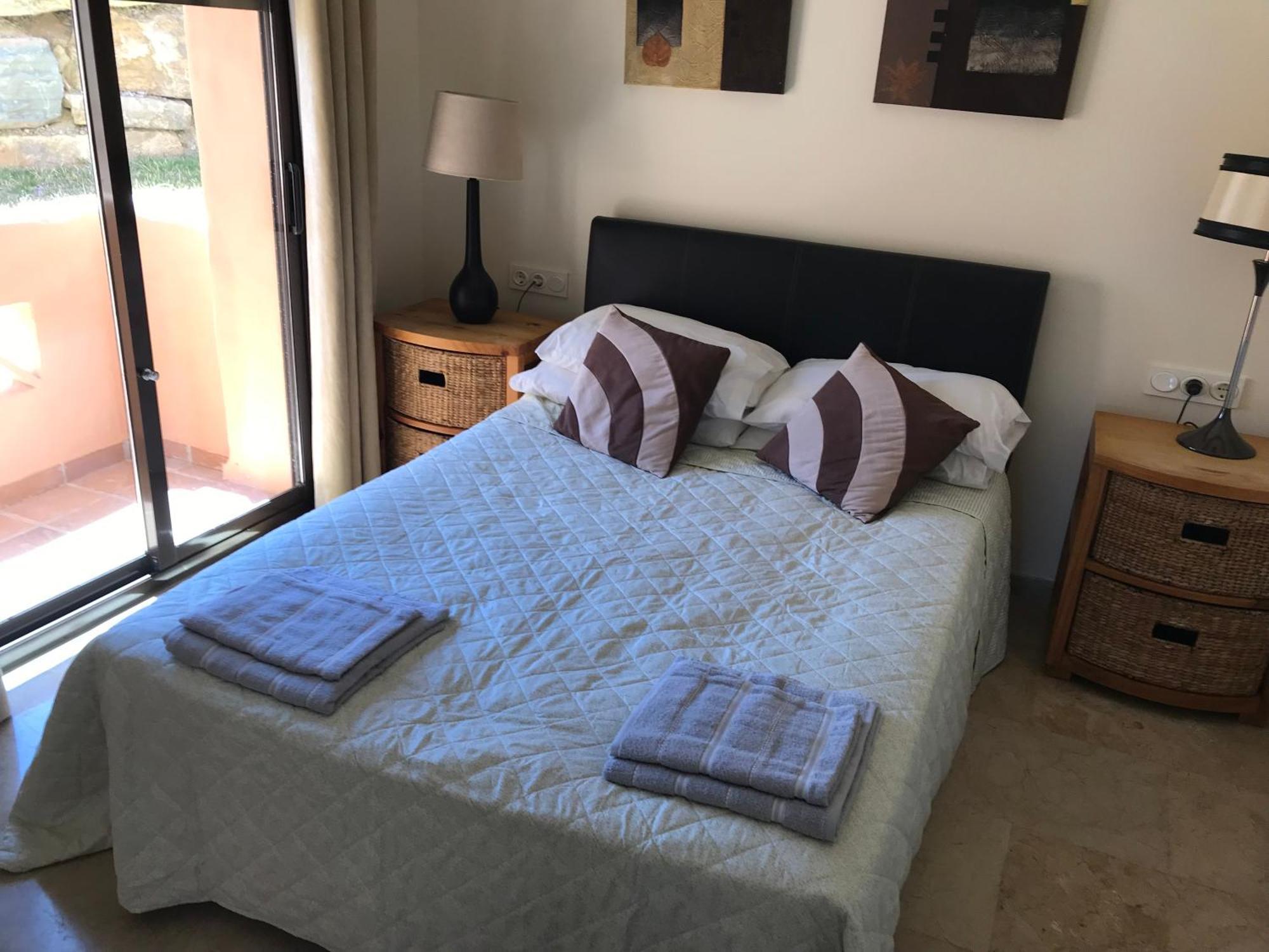 3 Bedroom Apartment, Duquesa, Spain Apartamento *