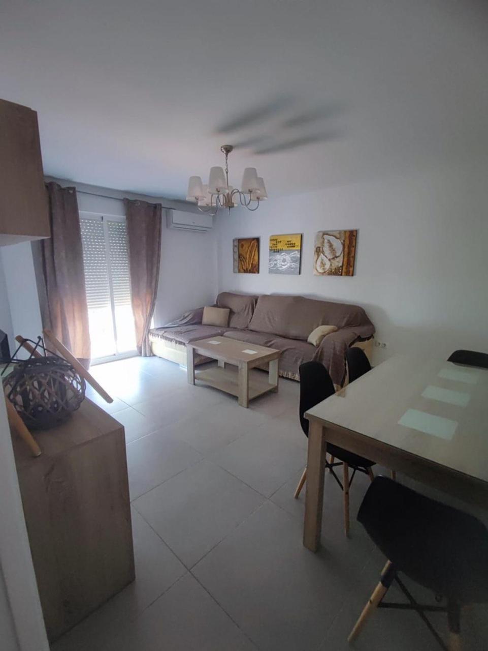 Apartamento Apto. Escolano, Playa De La Cachucha. Wifi, A/c *
