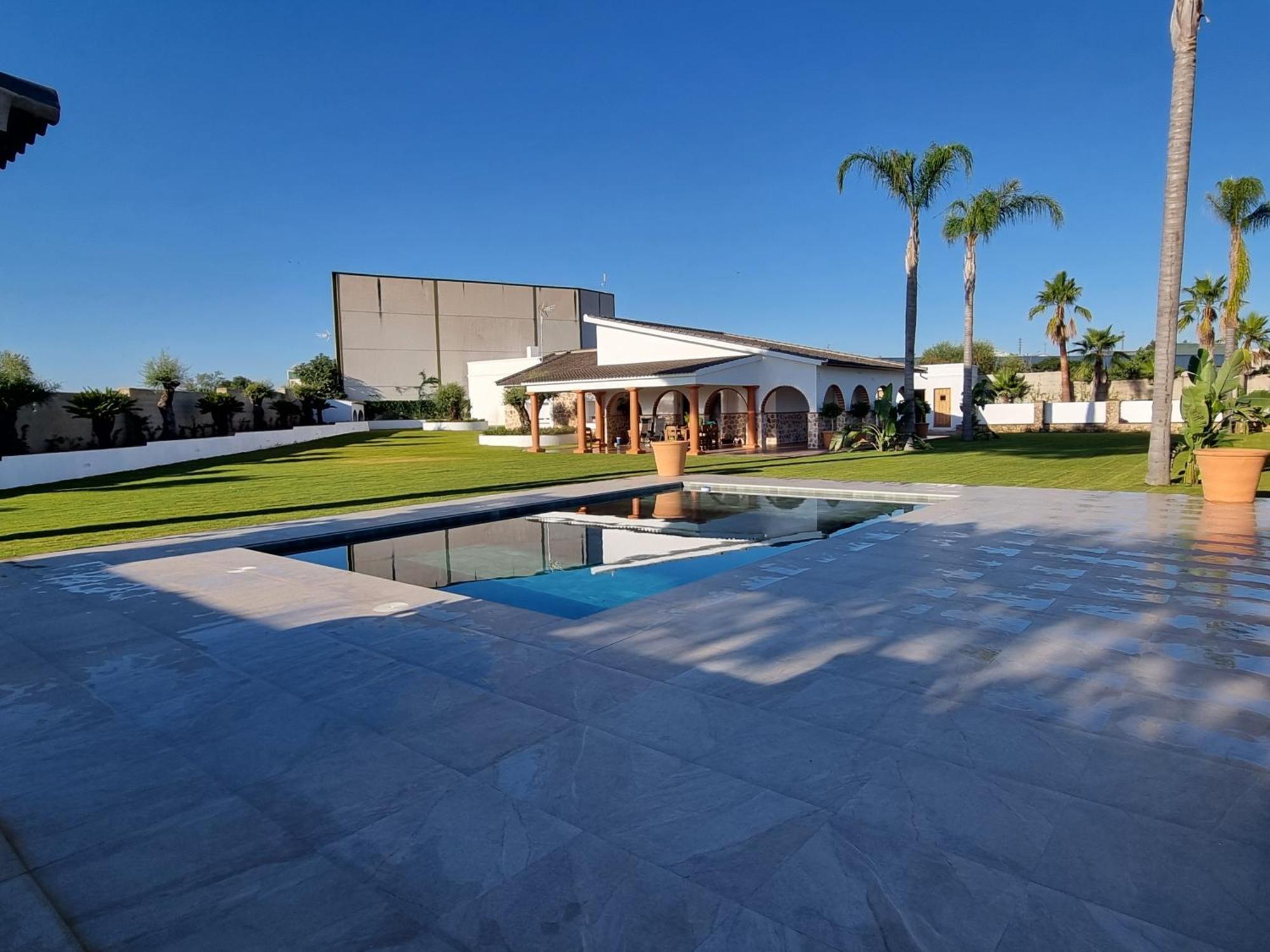 Hacienda Santa Barbara *