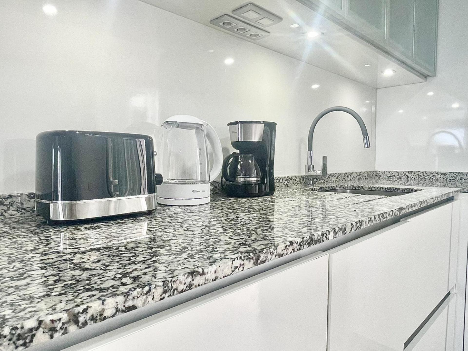 Bright Place Apartment *