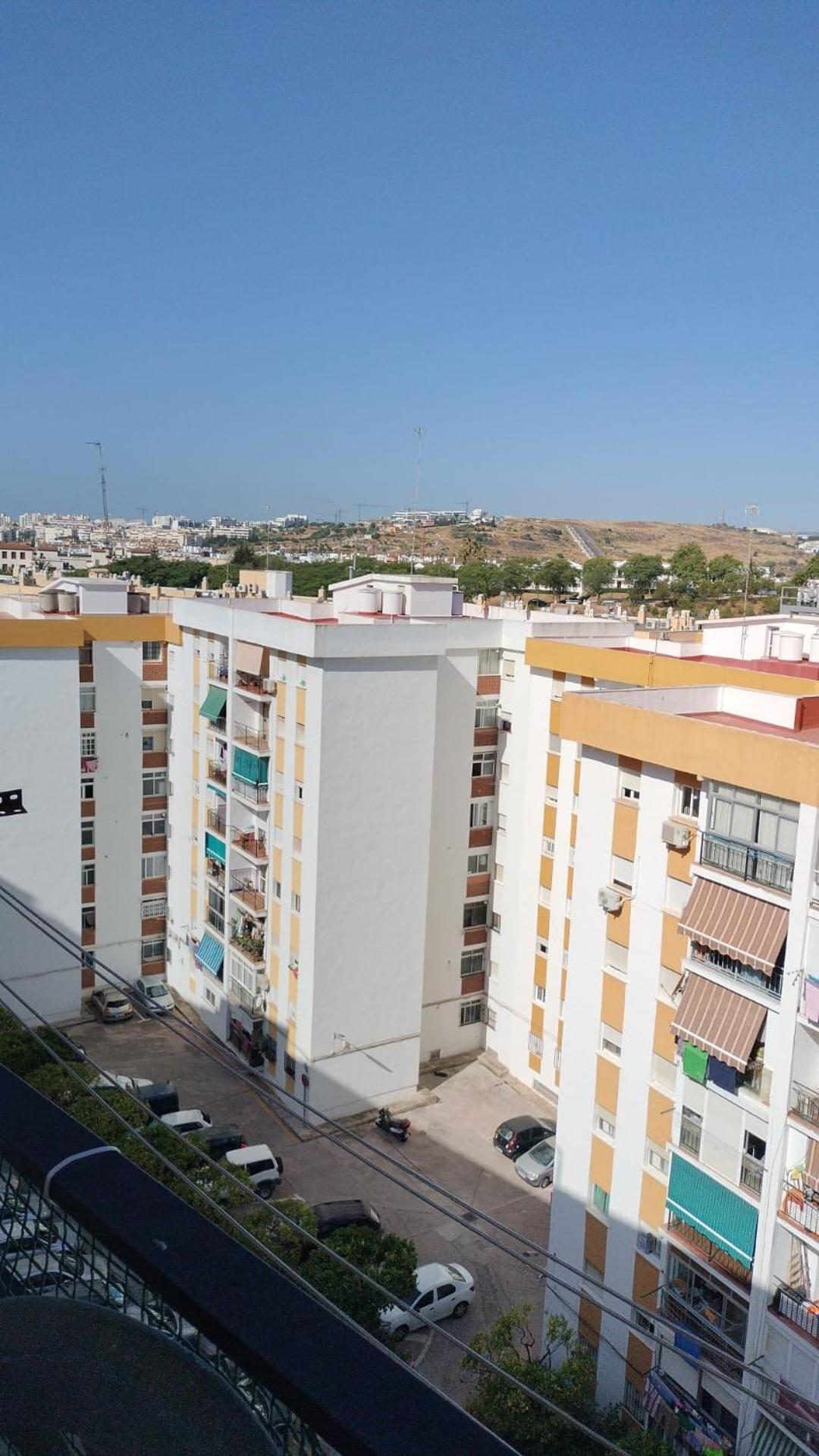 Con Vistas Preciosas En Piso Compartido Habitación en casa particular Estepona