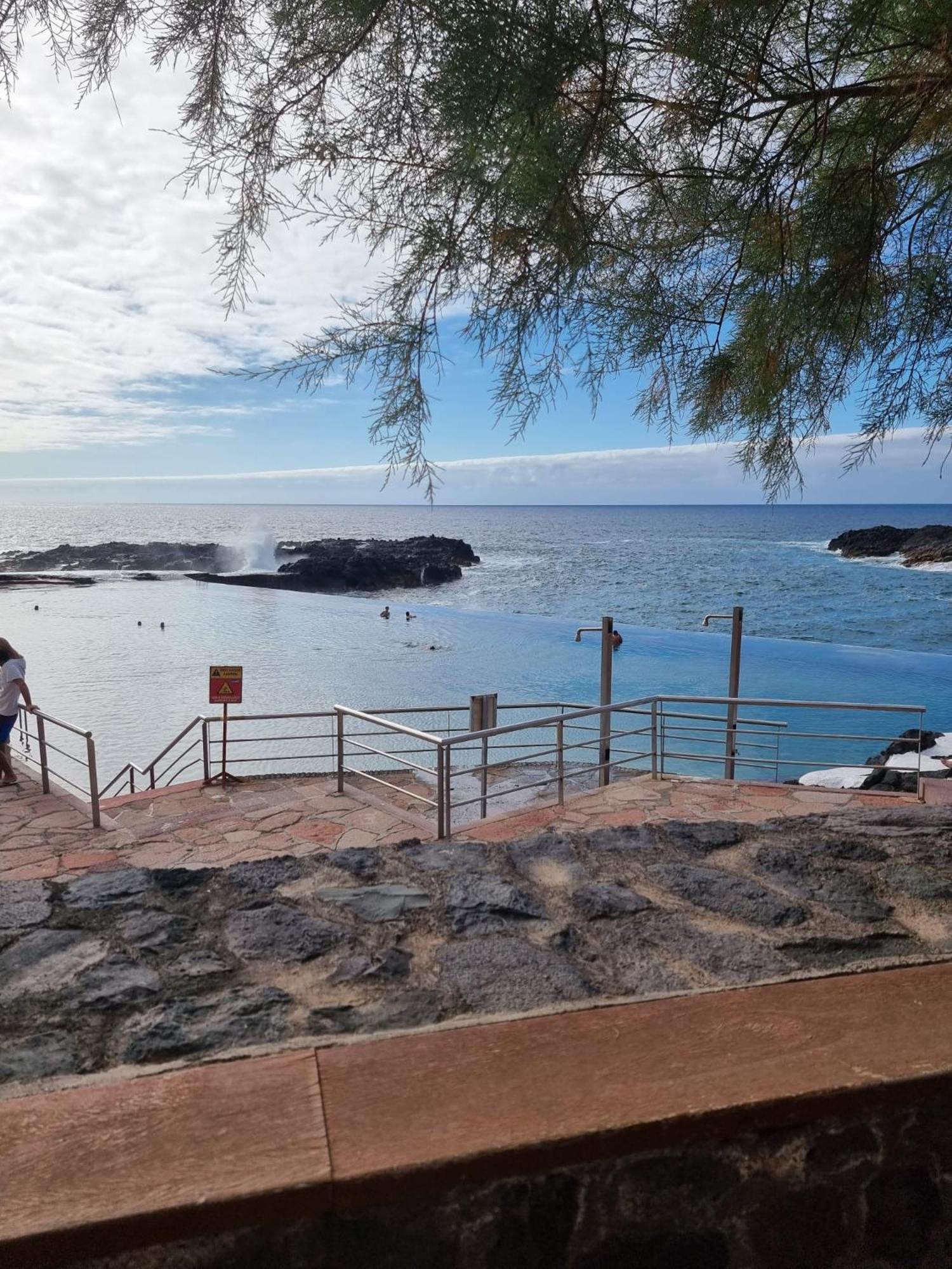 Tide's Embrace & Natural Pool Apartment