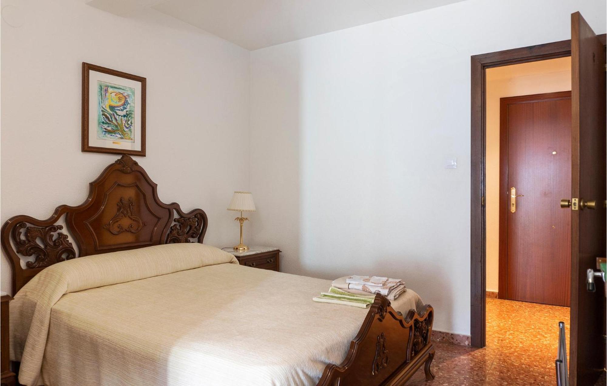 Awesome In With Wifi&3 Bedrooms Apartamento Montalbán