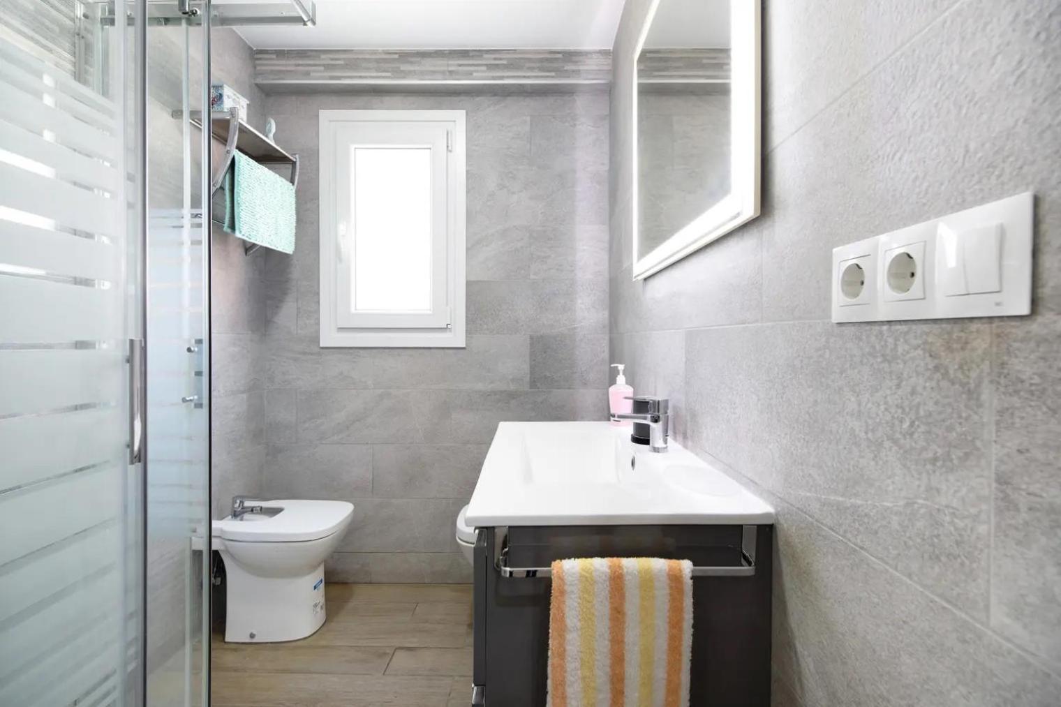Cozy In Stylish Flat Just Steps From The Habitación en casa particular