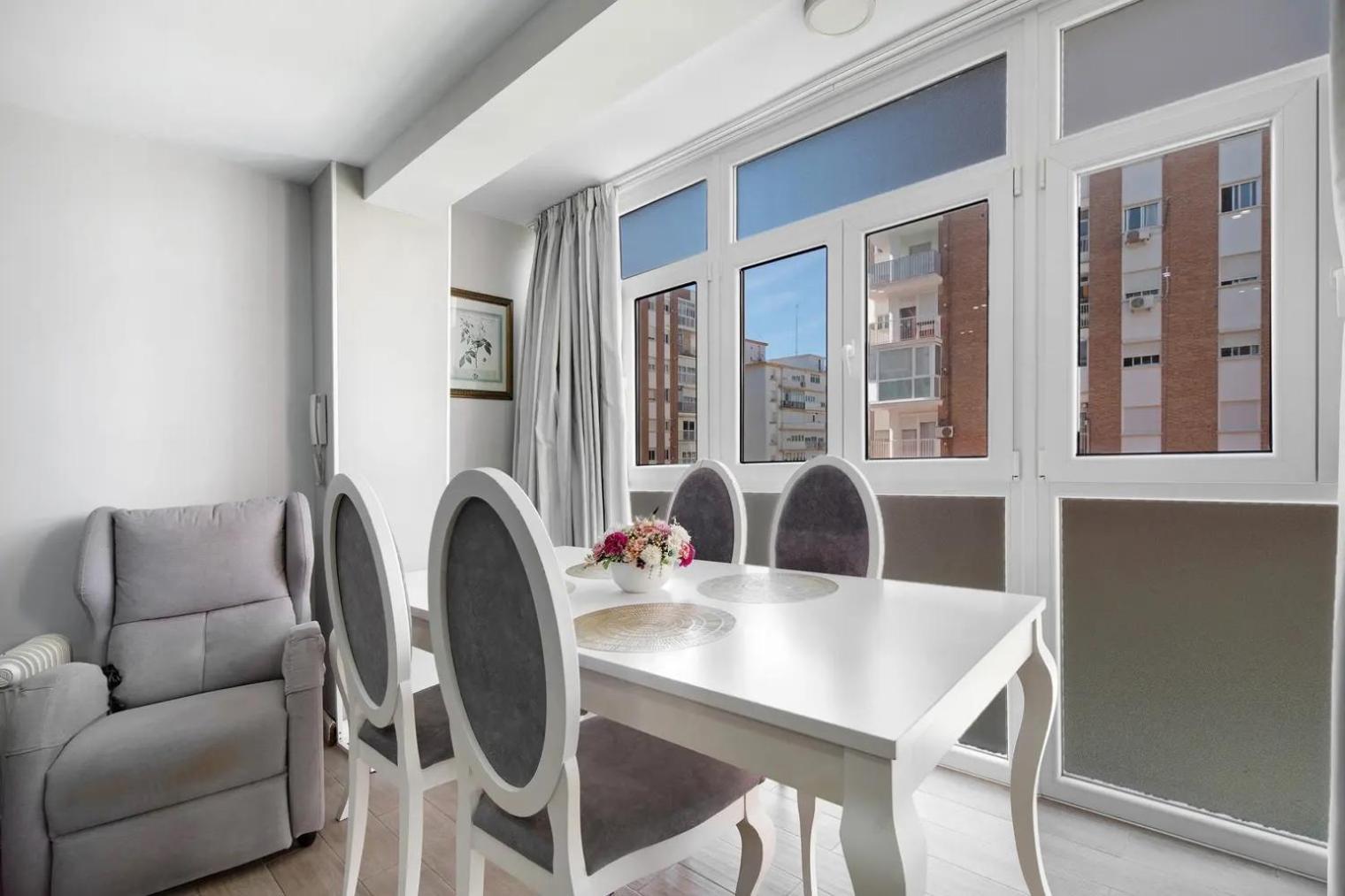 Cozy In Stylish Flat Just Steps From The